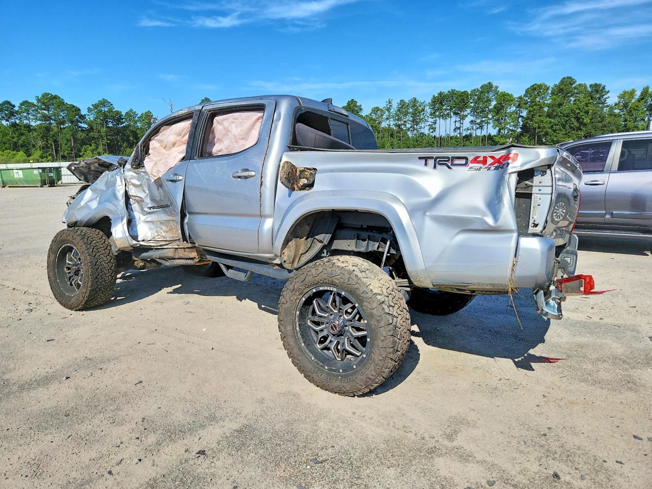 2017 Toyota Tacoma Trd Sport Silver vin: 3TMCZ5AN8HM061857