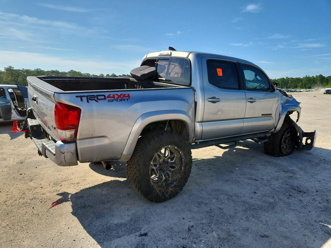 2017 Toyota Tacoma Trd Sport Silver vin: 3TMCZ5AN8HM061857