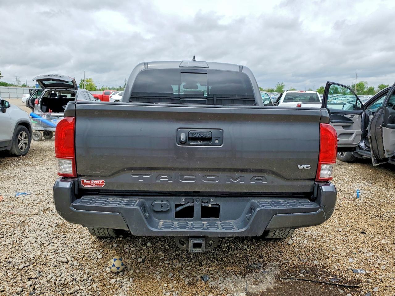 2017 Toyota Tacoma Trd Sport Серый vin: 3TMCZ5AN8HM070607