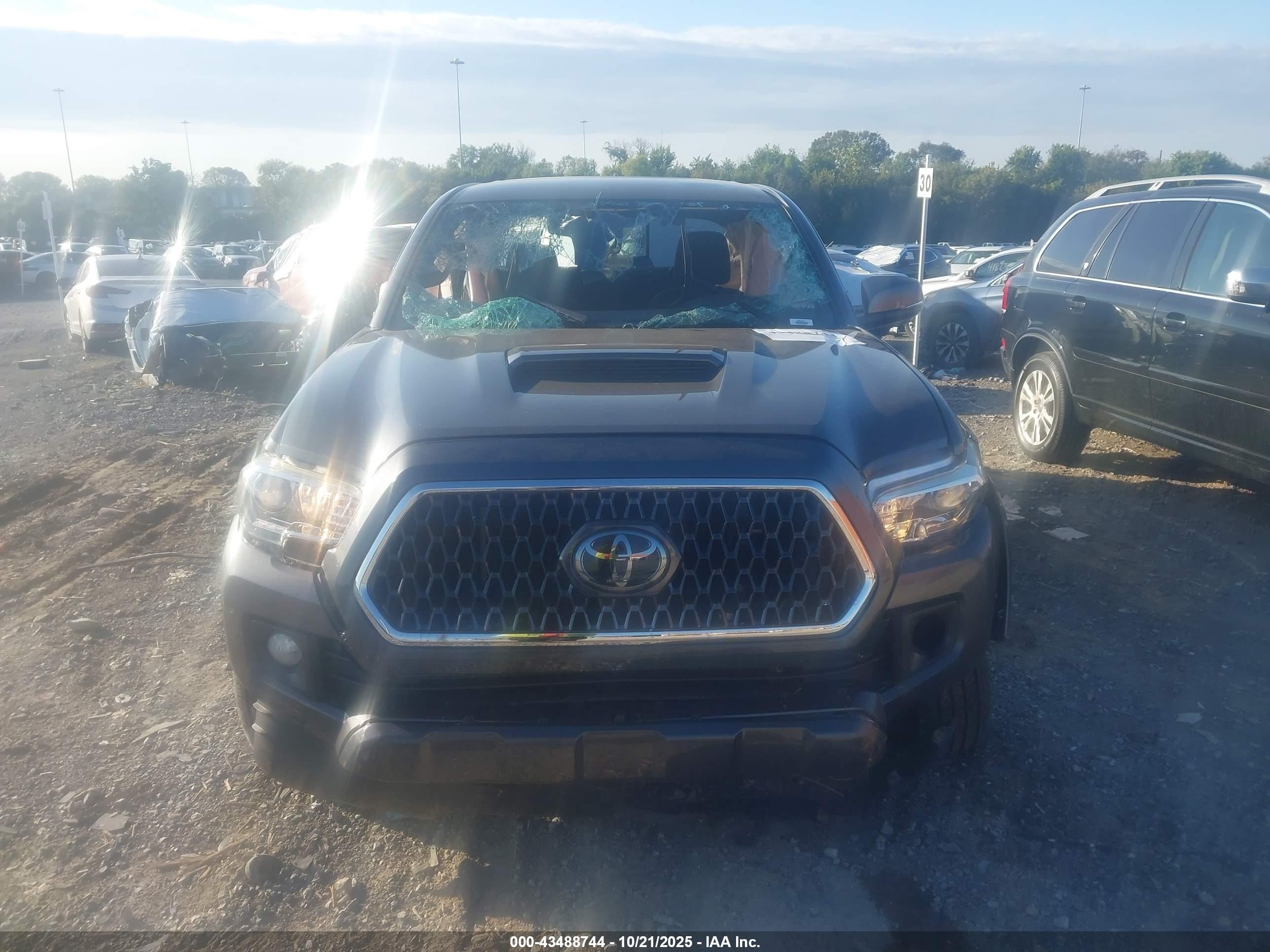 2018 Toyota Tacoma Trd Sport Серый vin: 3TMCZ5AN8JM154318