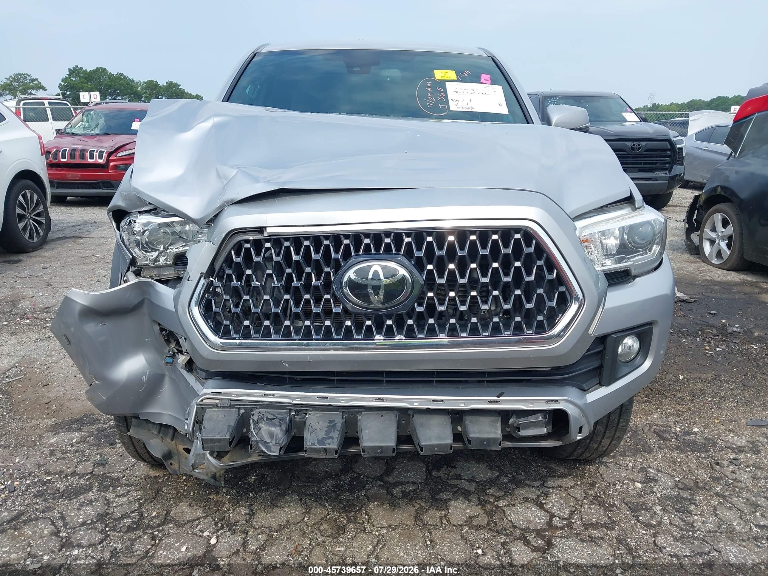 2019 Toyota Tacoma Trd Off Road Silver vin: 3TMCZ5AN8KM209609