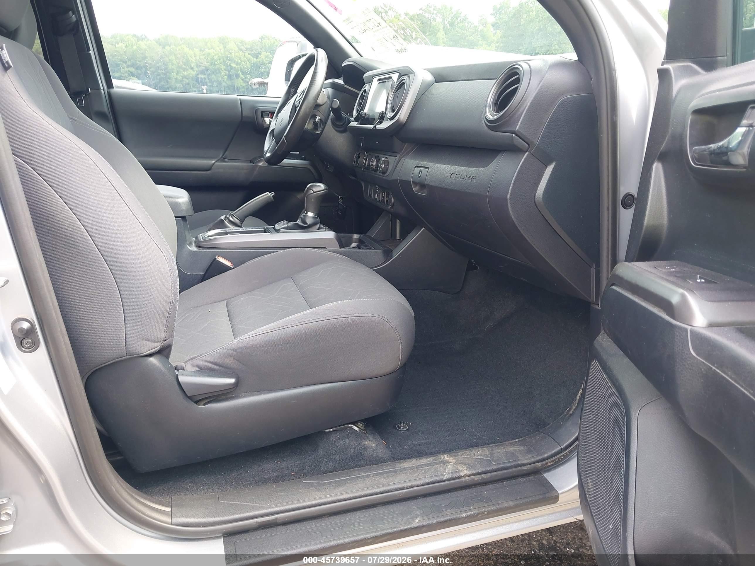 2019 Toyota Tacoma Trd Off Road Silver vin: 3TMCZ5AN8KM209609
