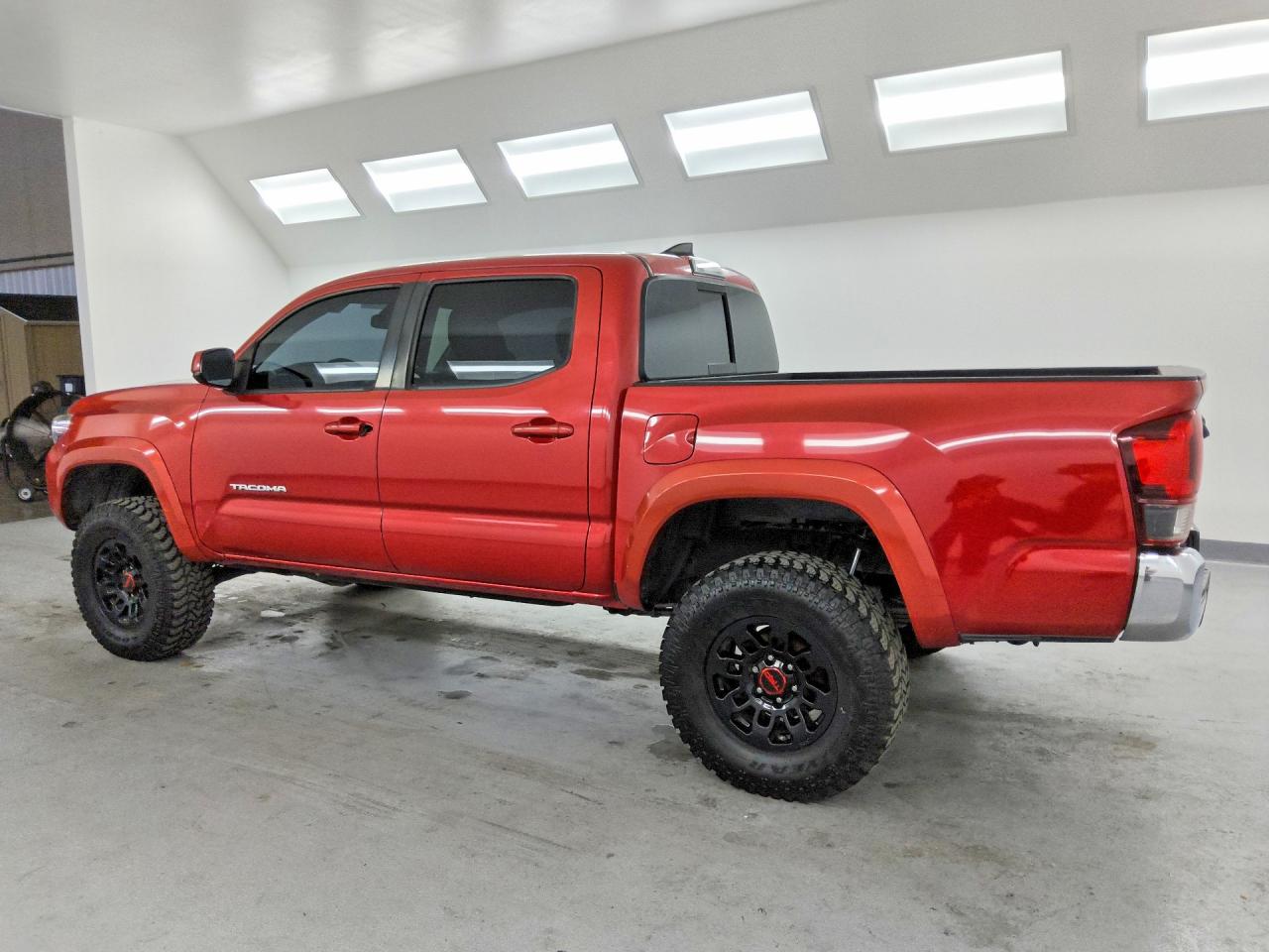 2019 Toyota Tacoma Sr5 V6 Red vin: 3TMCZ5AN8KM224451