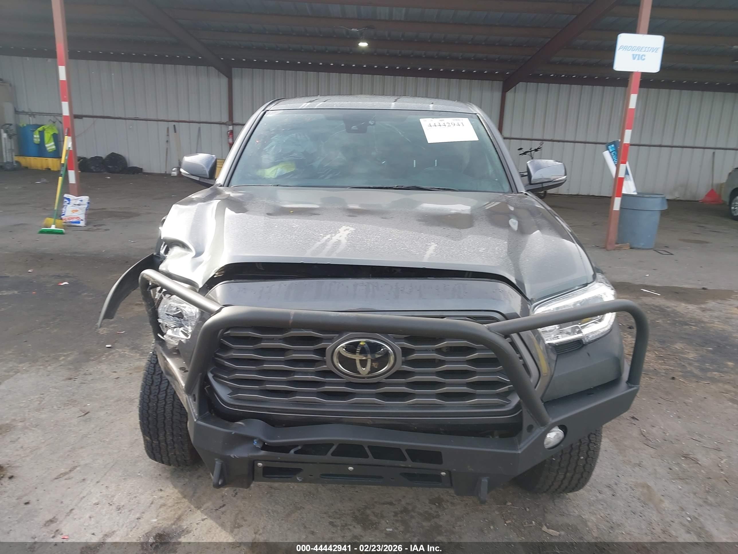2022 Toyota Tacoma Trd Off Road Gray vin: 3TMCZ5AN8NM532675