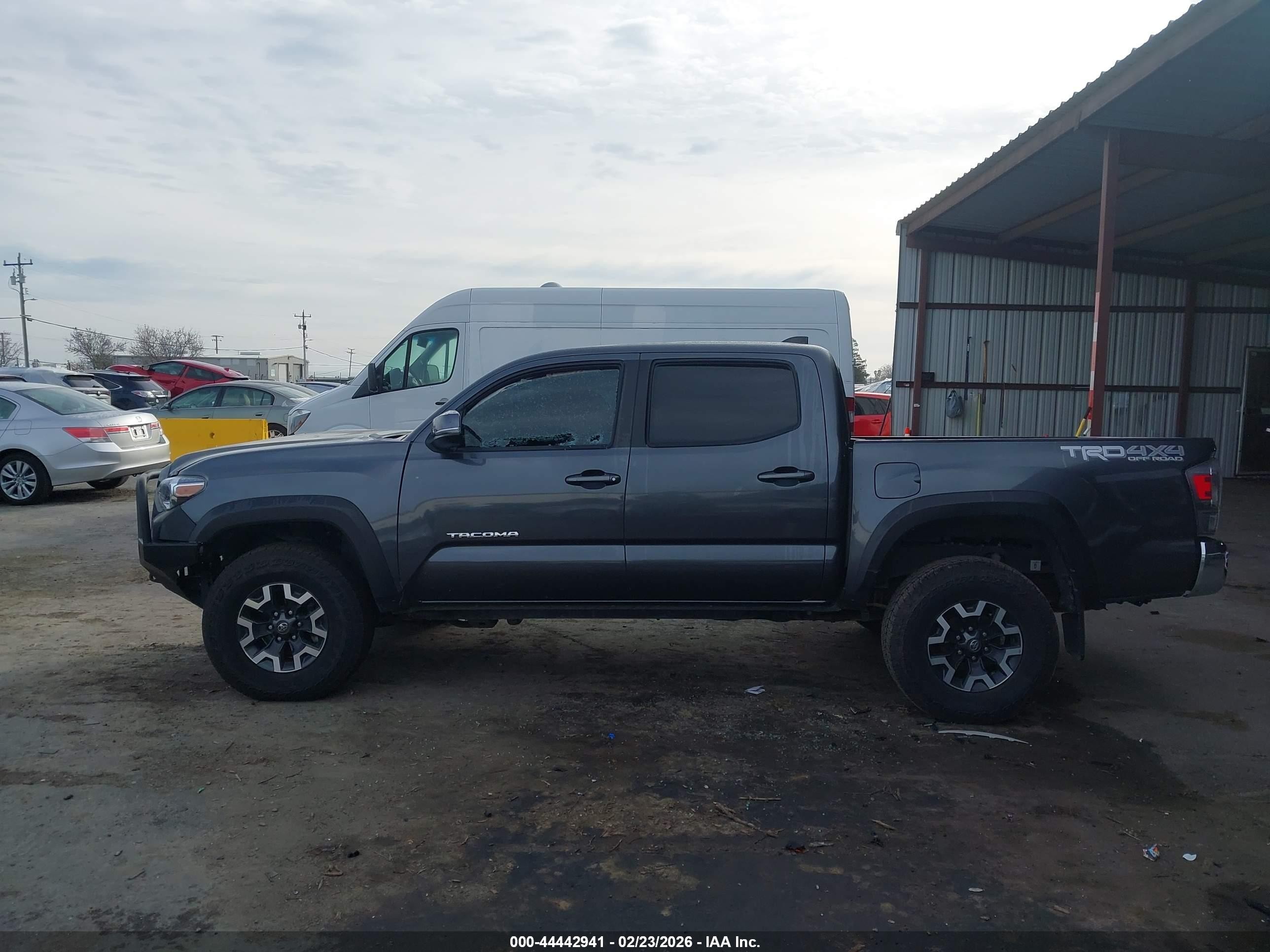 2022 Toyota Tacoma Trd Off Road Gray vin: 3TMCZ5AN8NM532675