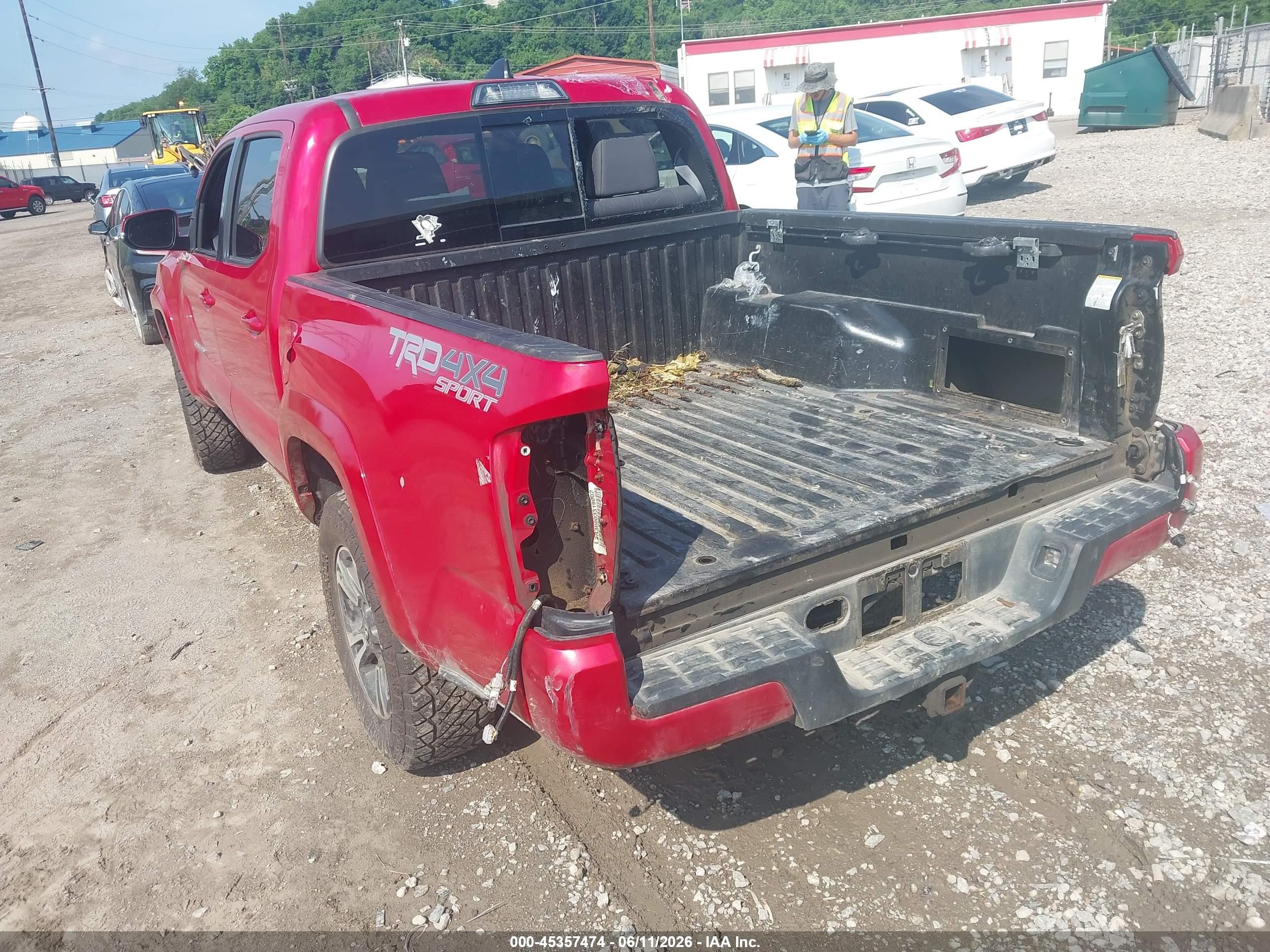 2017 Toyota Tacoma Trd Sport Red vin: 3TMCZ5ANXHM118804