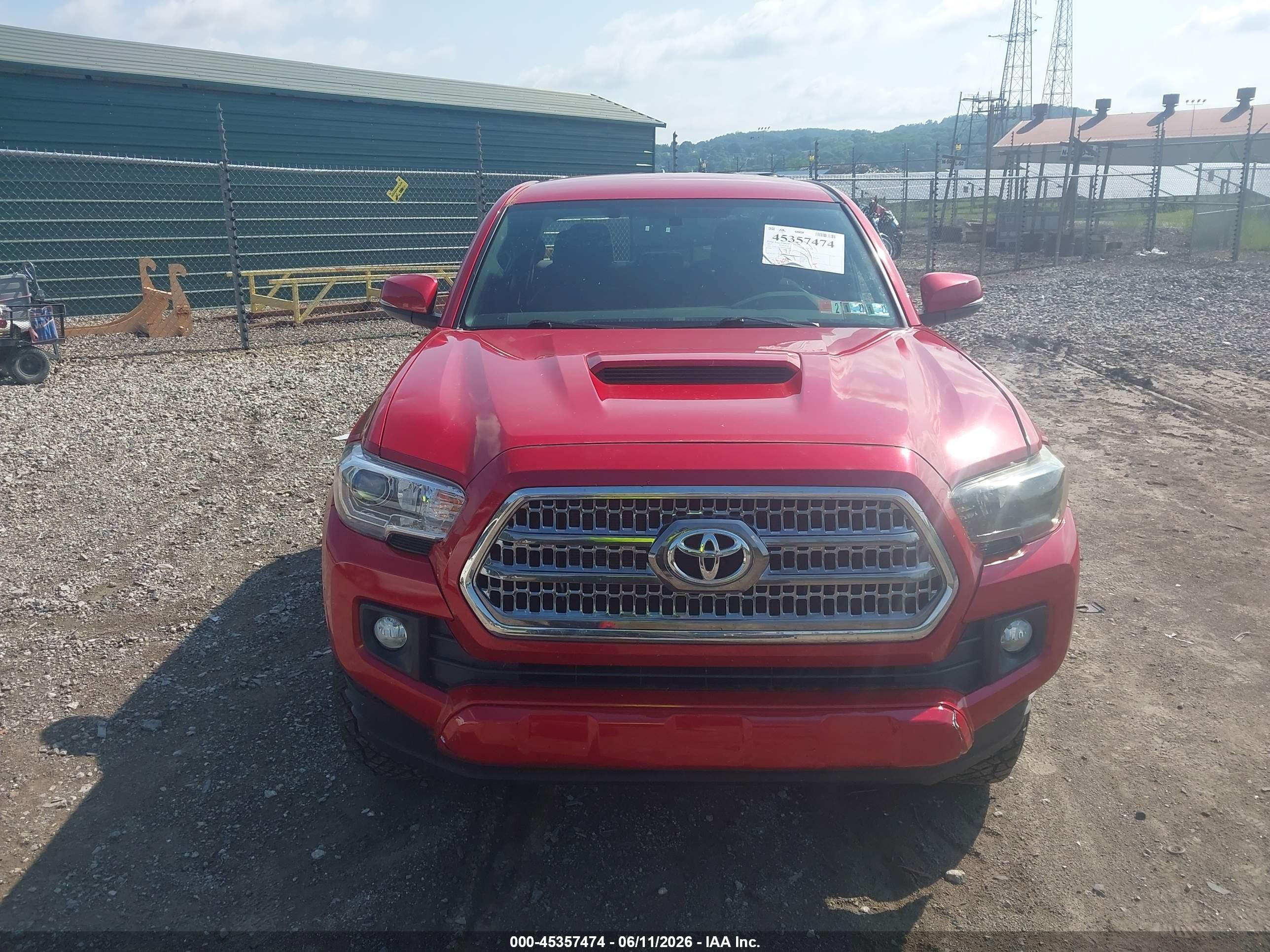 2017 Toyota Tacoma Trd Sport Red vin: 3TMCZ5ANXHM118804