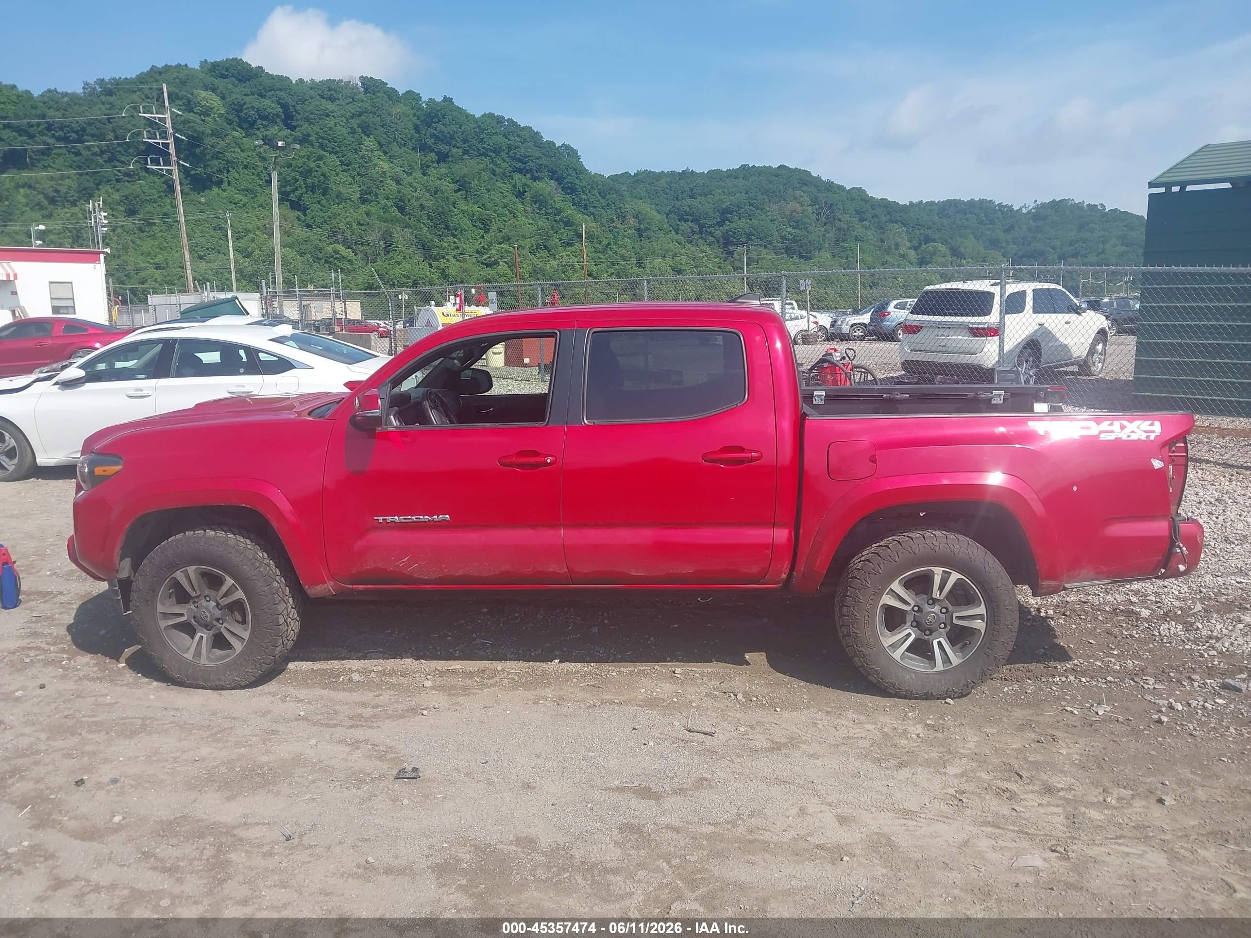 2017 Toyota Tacoma Trd Sport Red vin: 3TMCZ5ANXHM118804
