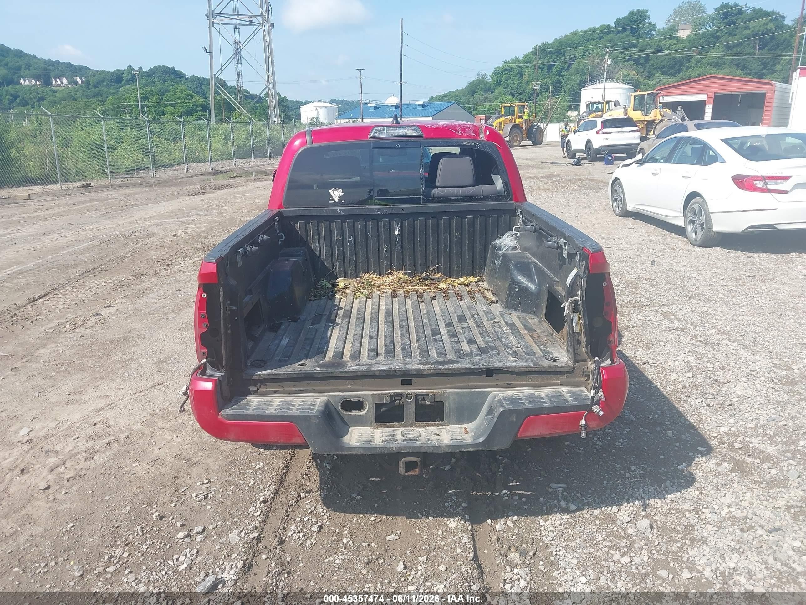 2017 Toyota Tacoma Trd Sport Red vin: 3TMCZ5ANXHM118804
