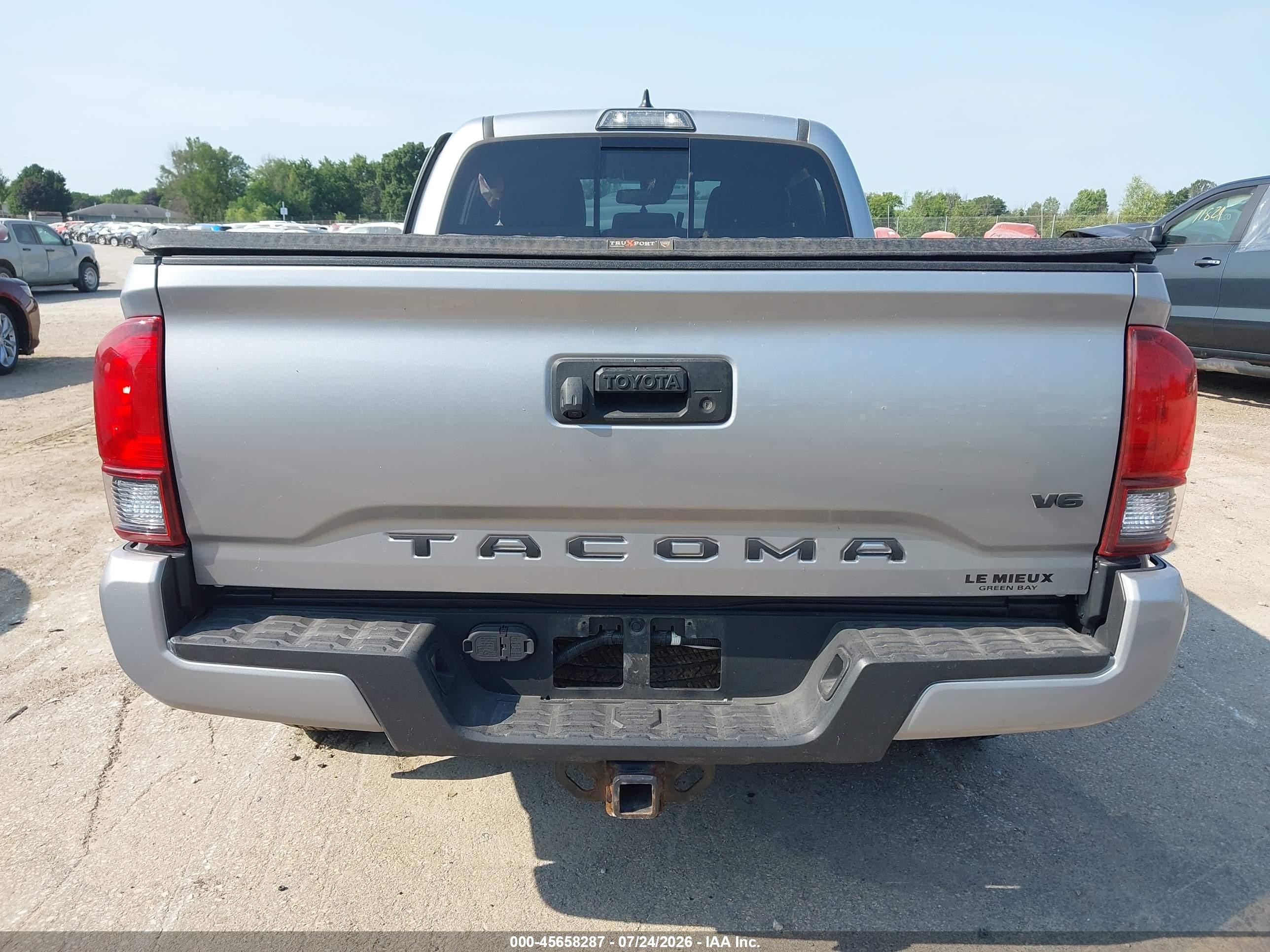 2019 Toyota Tacoma Trd Sport Silver vin: 3TMDZ5BN0KM063709