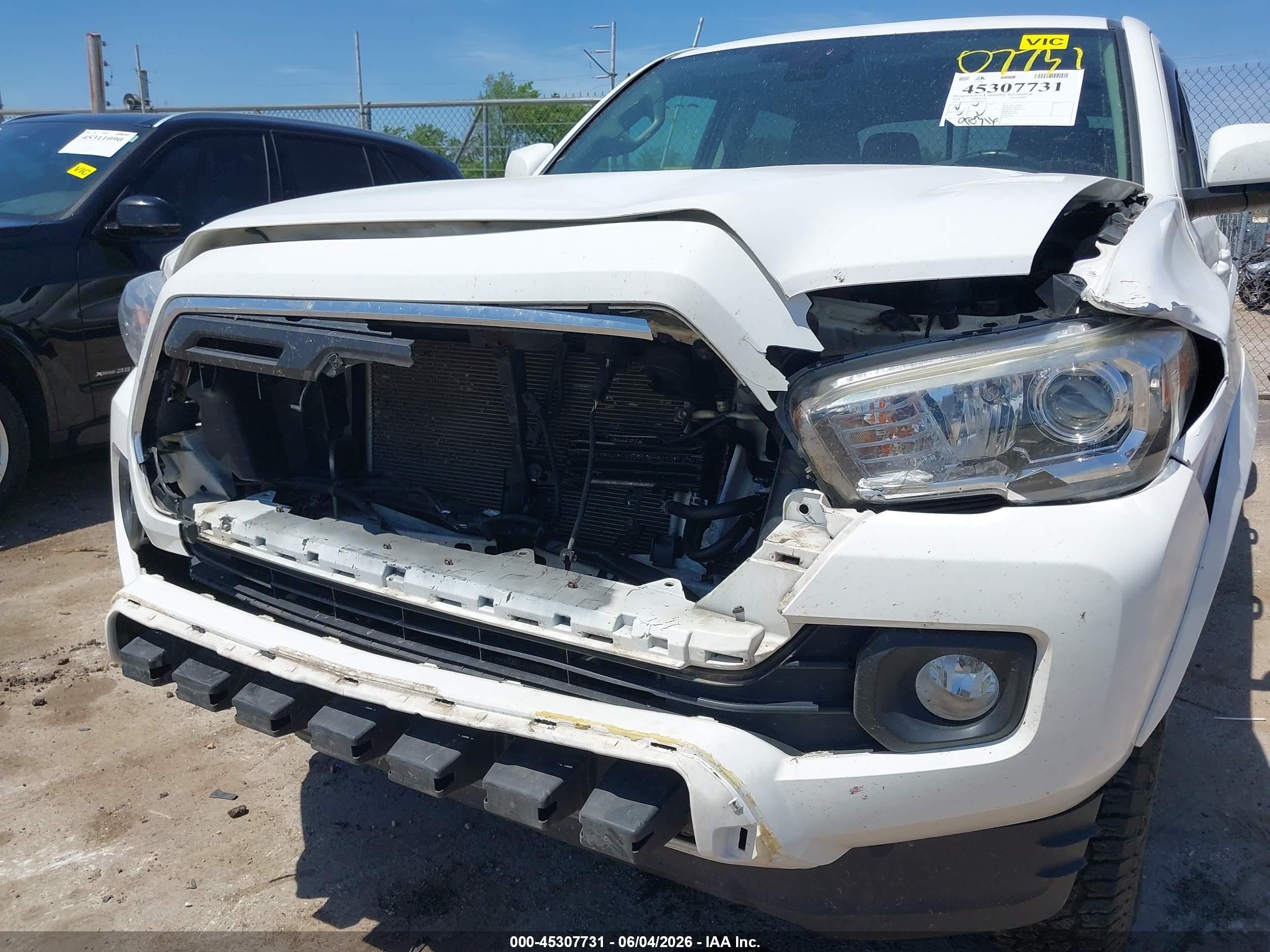 2018 Toyota Tacoma Sr5 V6 White vin: 3TMDZ5BN3JM048555