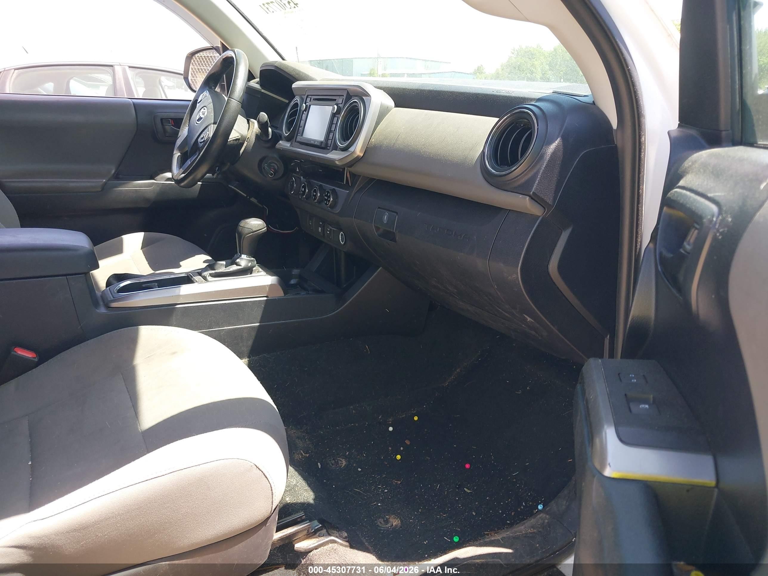 2018 Toyota Tacoma Sr5 V6 White vin: 3TMDZ5BN3JM048555