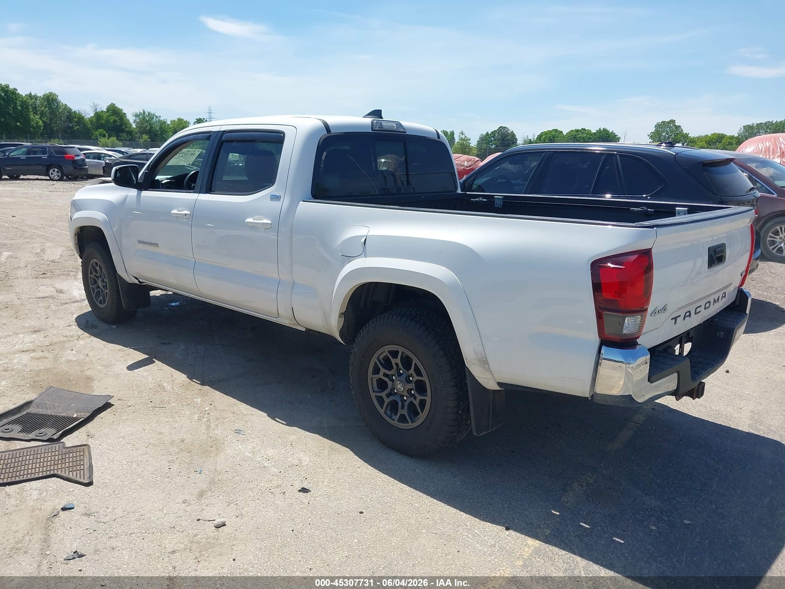 2018 Toyota Tacoma Sr5 V6 White vin: 3TMDZ5BN3JM048555