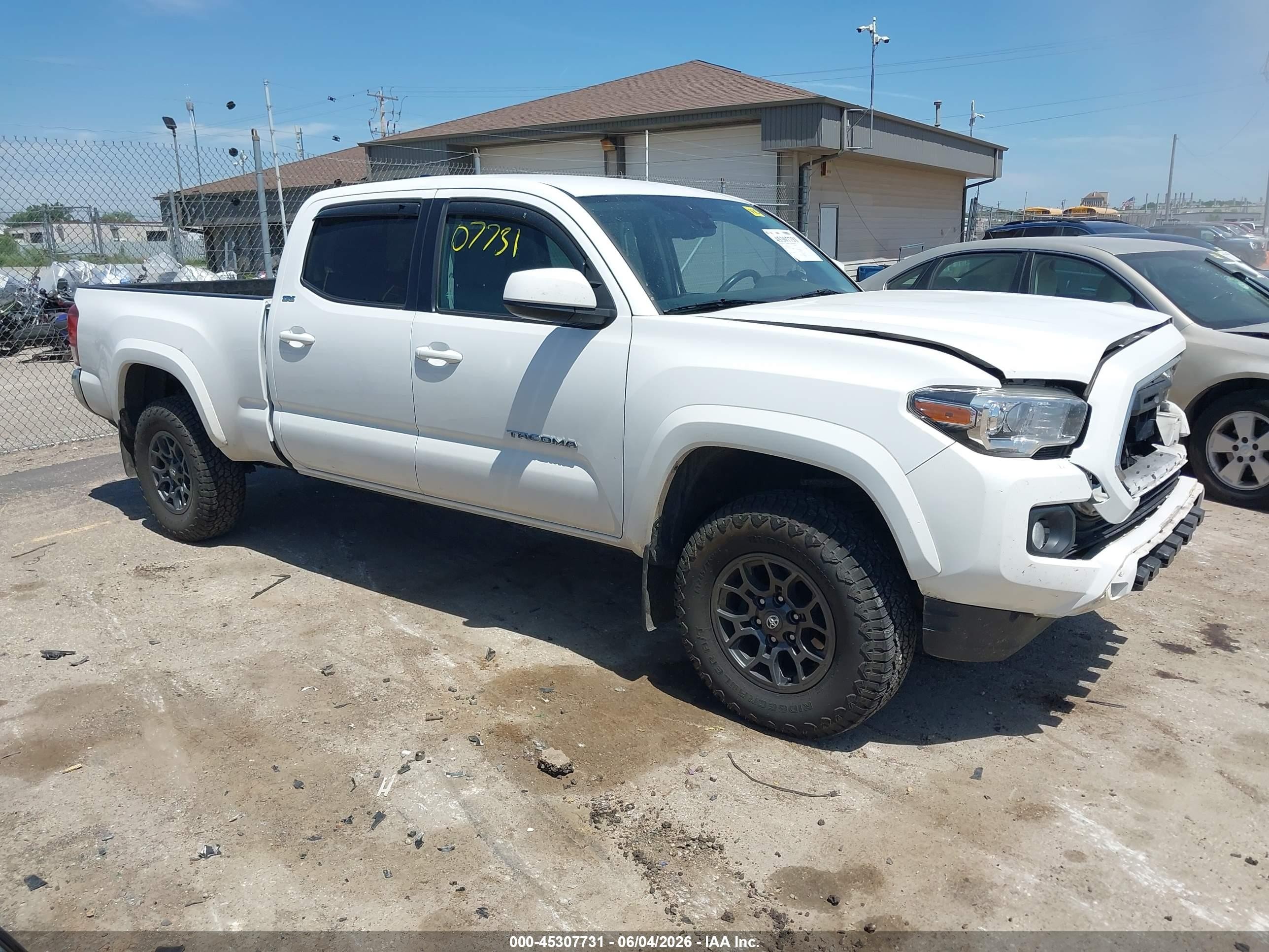 2018 Toyota Tacoma Sr5 V6 White vin: 3TMDZ5BN3JM048555