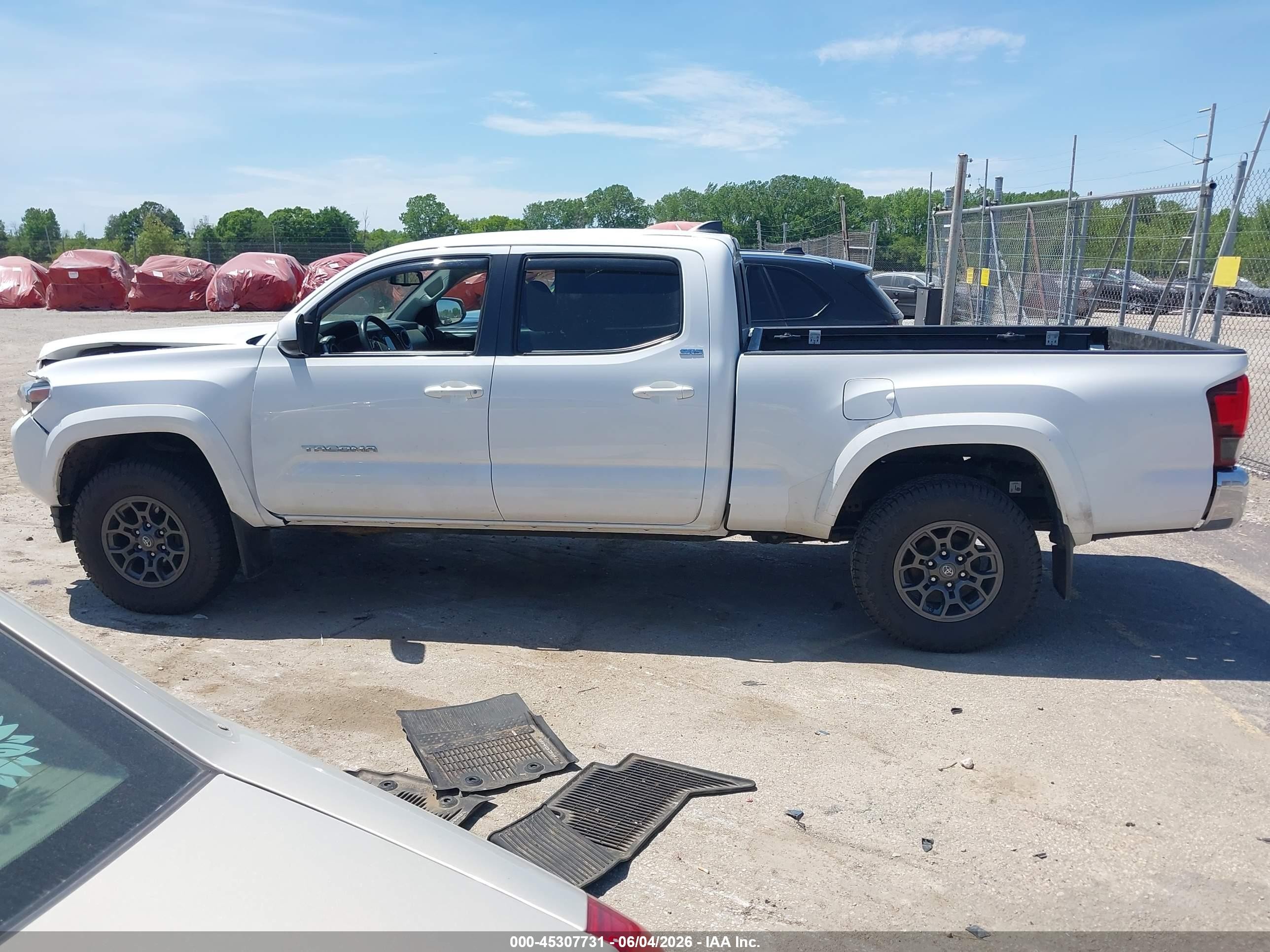 2018 Toyota Tacoma Sr5 V6 White vin: 3TMDZ5BN3JM048555