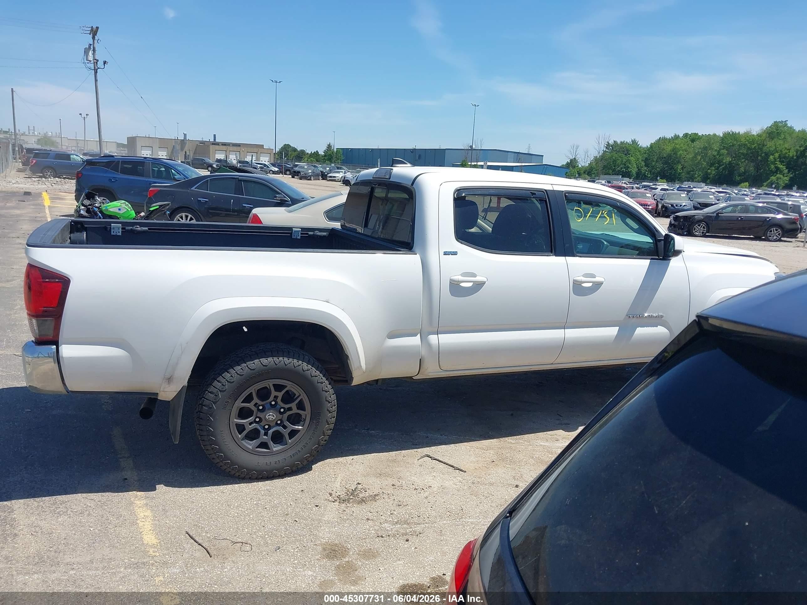 2018 Toyota Tacoma Sr5 V6 White vin: 3TMDZ5BN3JM048555