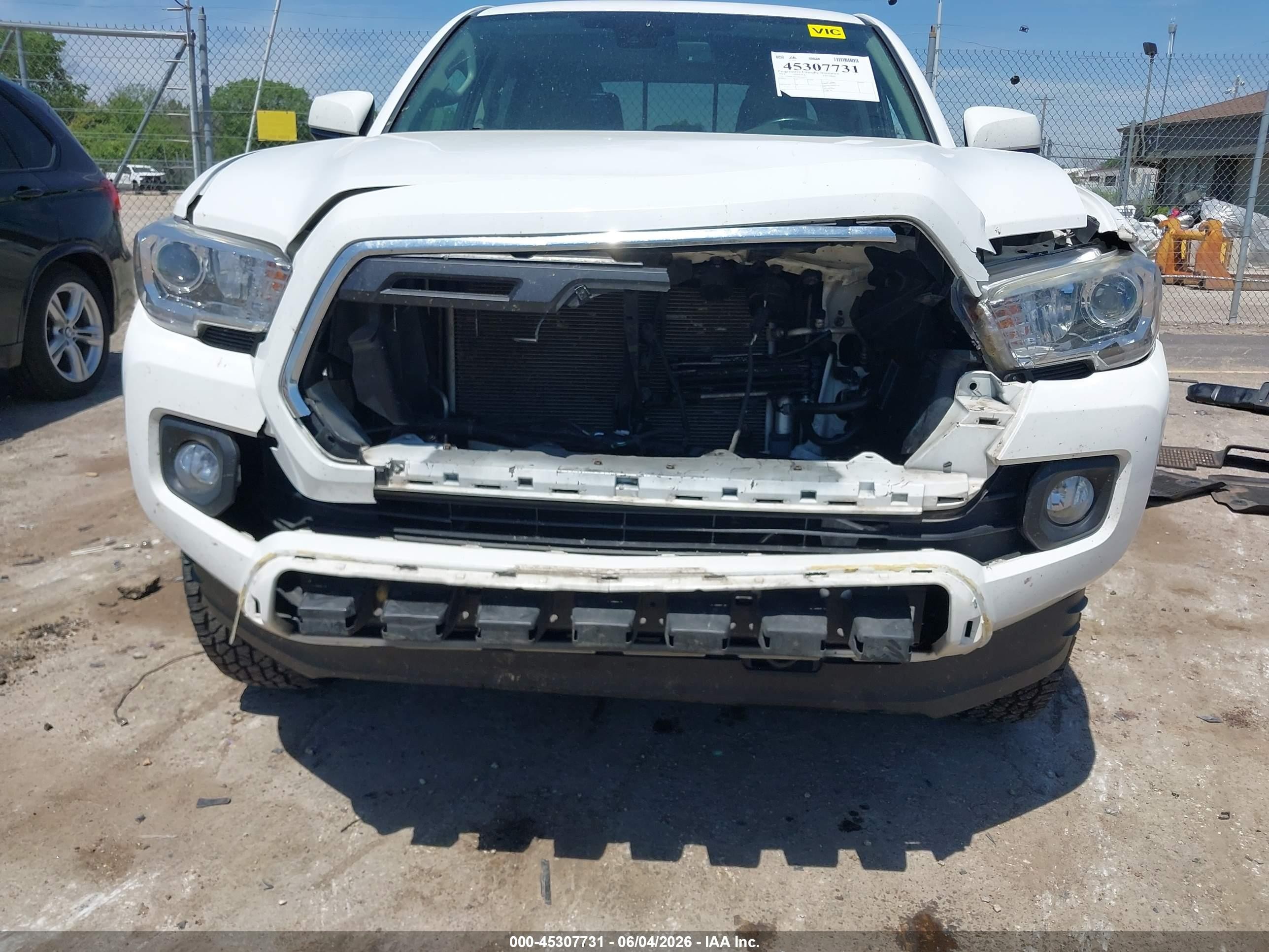 2018 Toyota Tacoma Sr5 V6 White vin: 3TMDZ5BN3JM048555