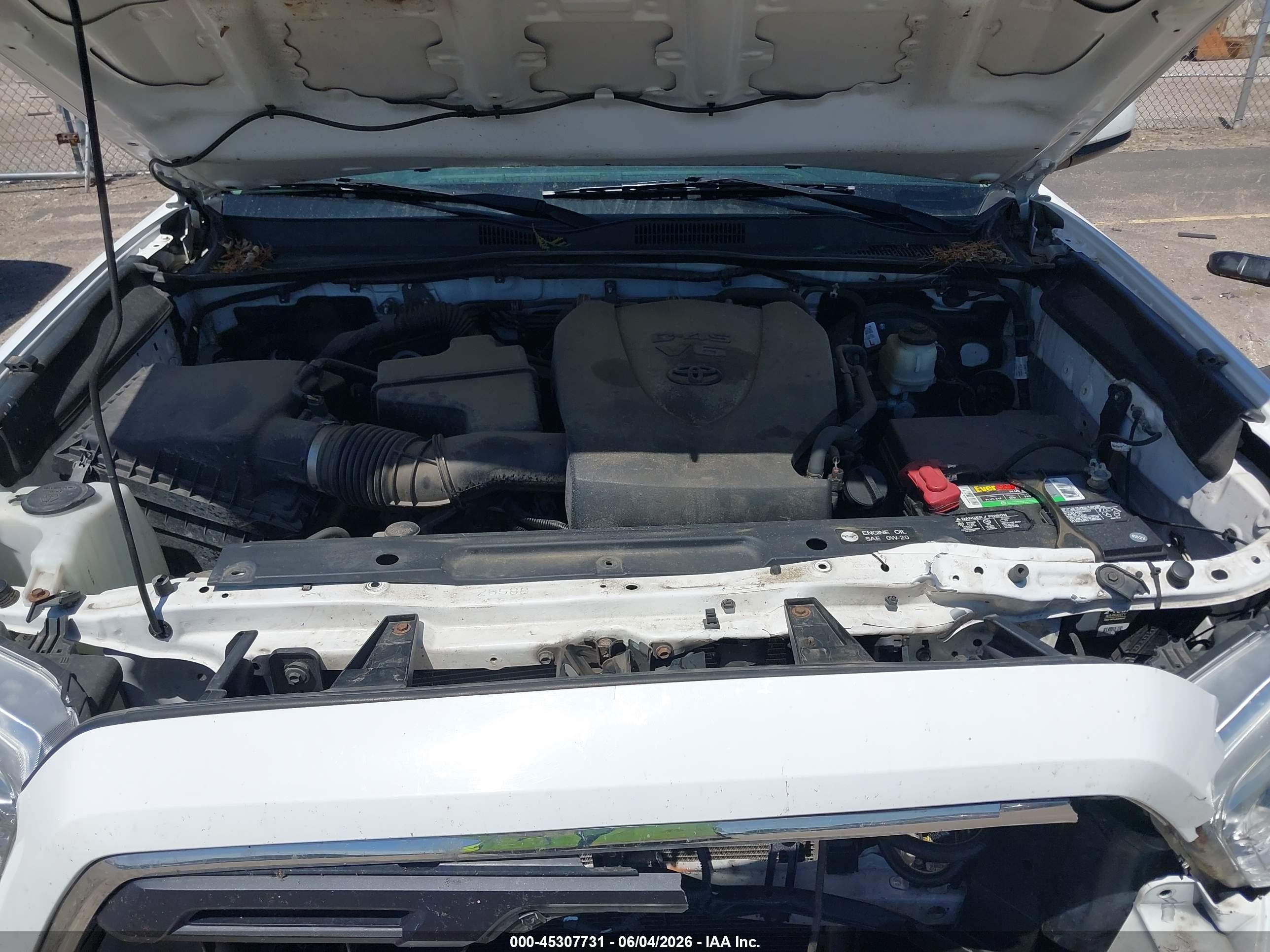2018 Toyota Tacoma Sr5 V6 White vin: 3TMDZ5BN3JM048555