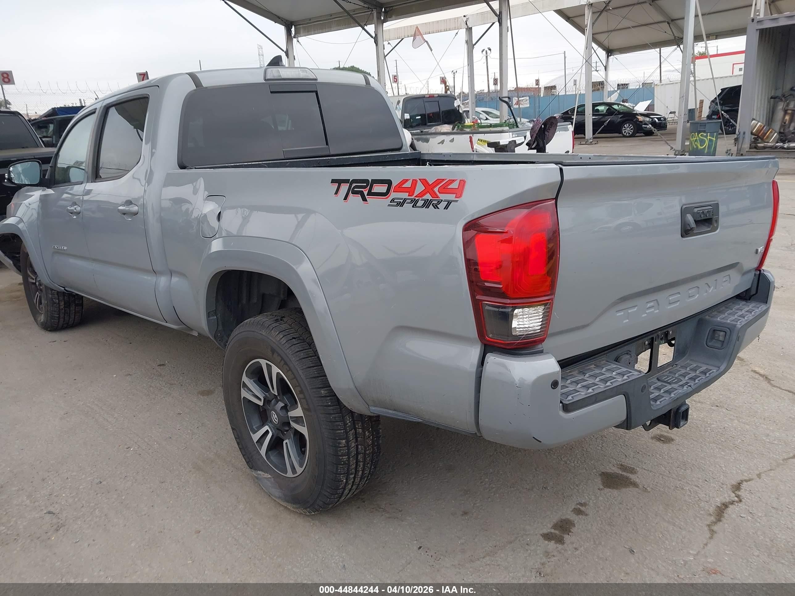 2018 Toyota Tacoma Trd Sport Серый vin: 3TMDZ5BN7JM051961