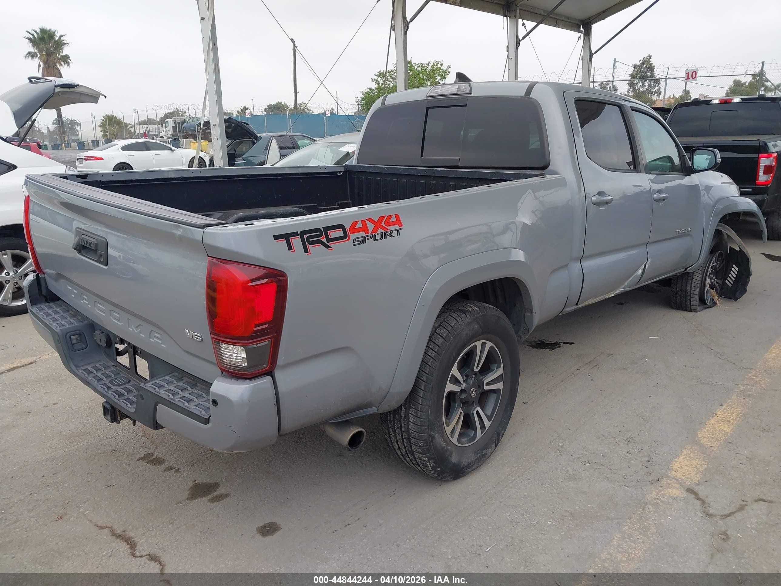 2018 Toyota Tacoma Trd Sport Серый vin: 3TMDZ5BN7JM051961