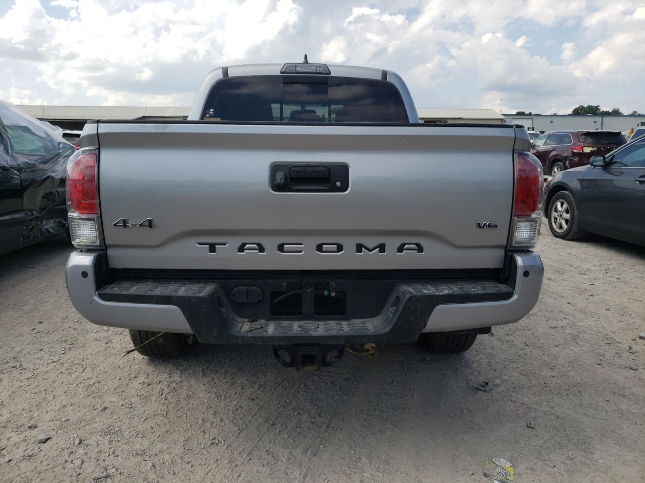 2017 Toyota Tacoma Double Cab Серебряный vin: 3TMGZ5AN0HM091758