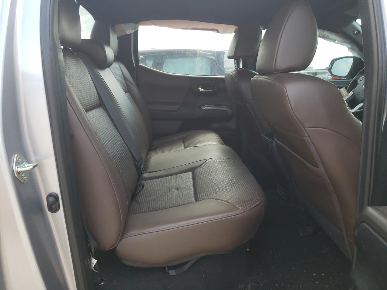 2017 Toyota Tacoma Double Cab Серебряный vin: 3TMGZ5AN0HM091758
