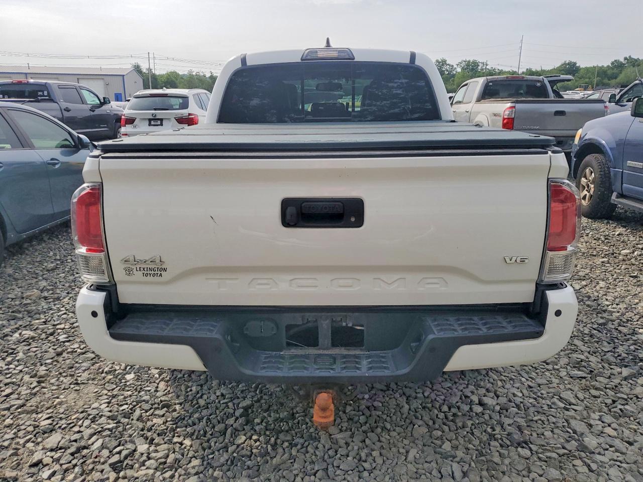 2017 Toyota Tacoma Limited White vin: 3TMGZ5AN2HM059751