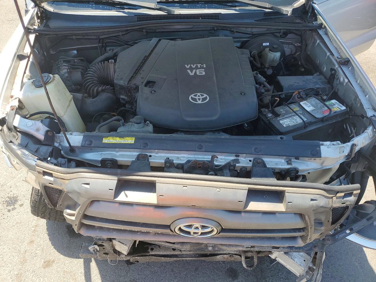 2010 Toyota Tacoma Double Cab Prerunner Silver vin: 3TMJU4GN0AM102334