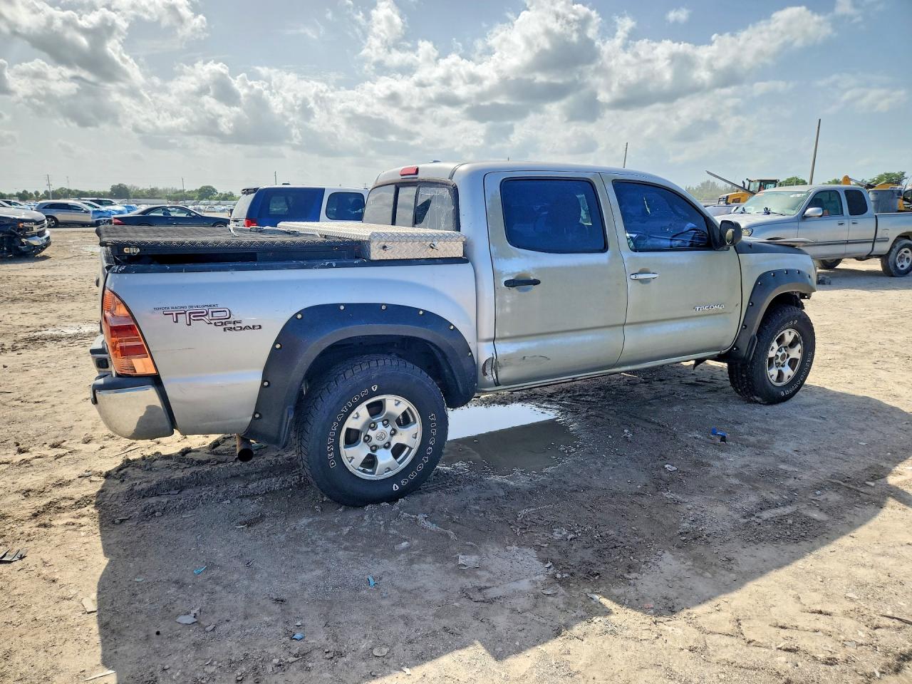2010 Toyota Tacoma Double Cab Prerunner Silver vin: 3TMJU4GN1AM106991