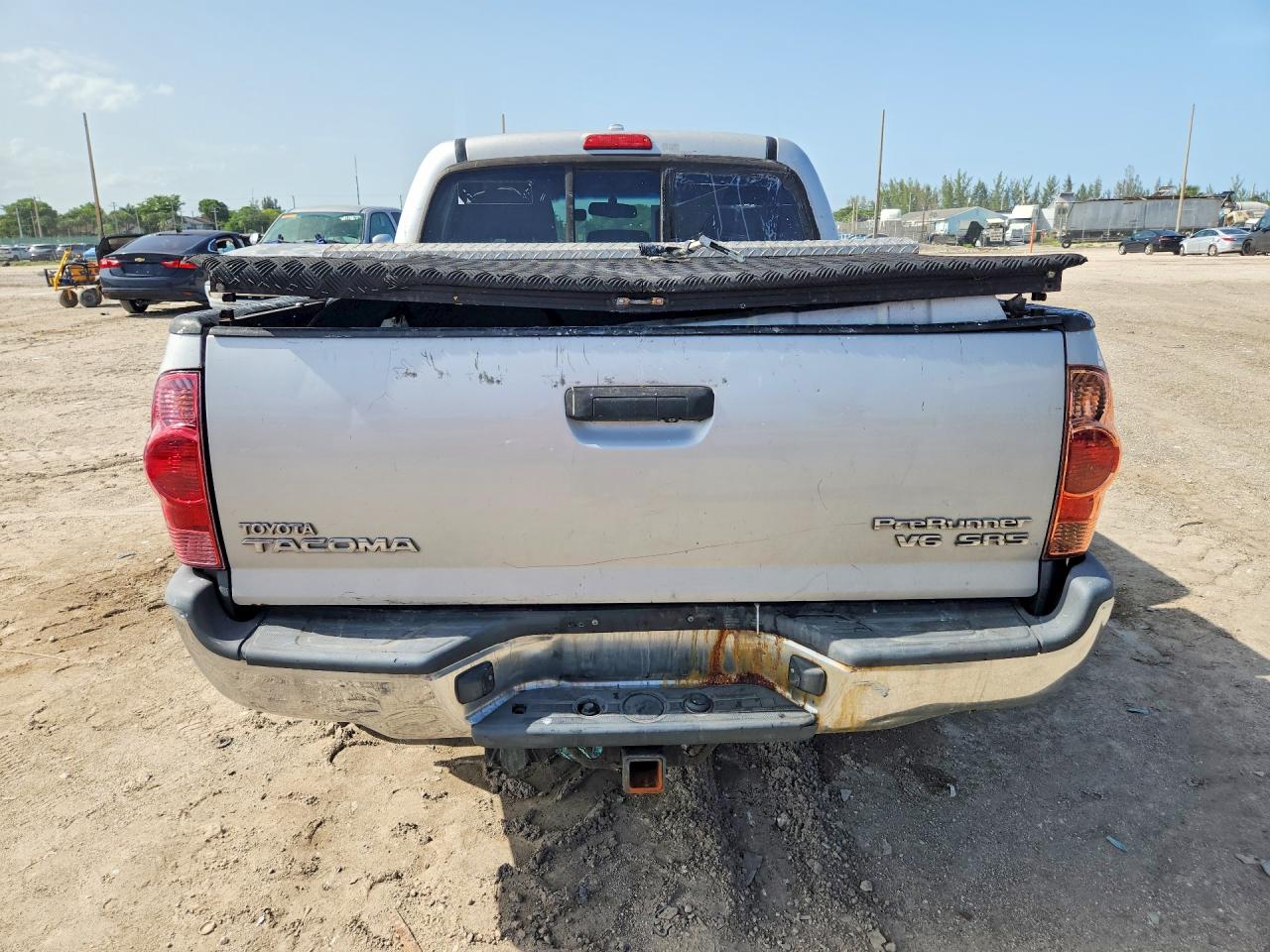 2010 Toyota Tacoma Double Cab Prerunner Silver vin: 3TMJU4GN1AM106991