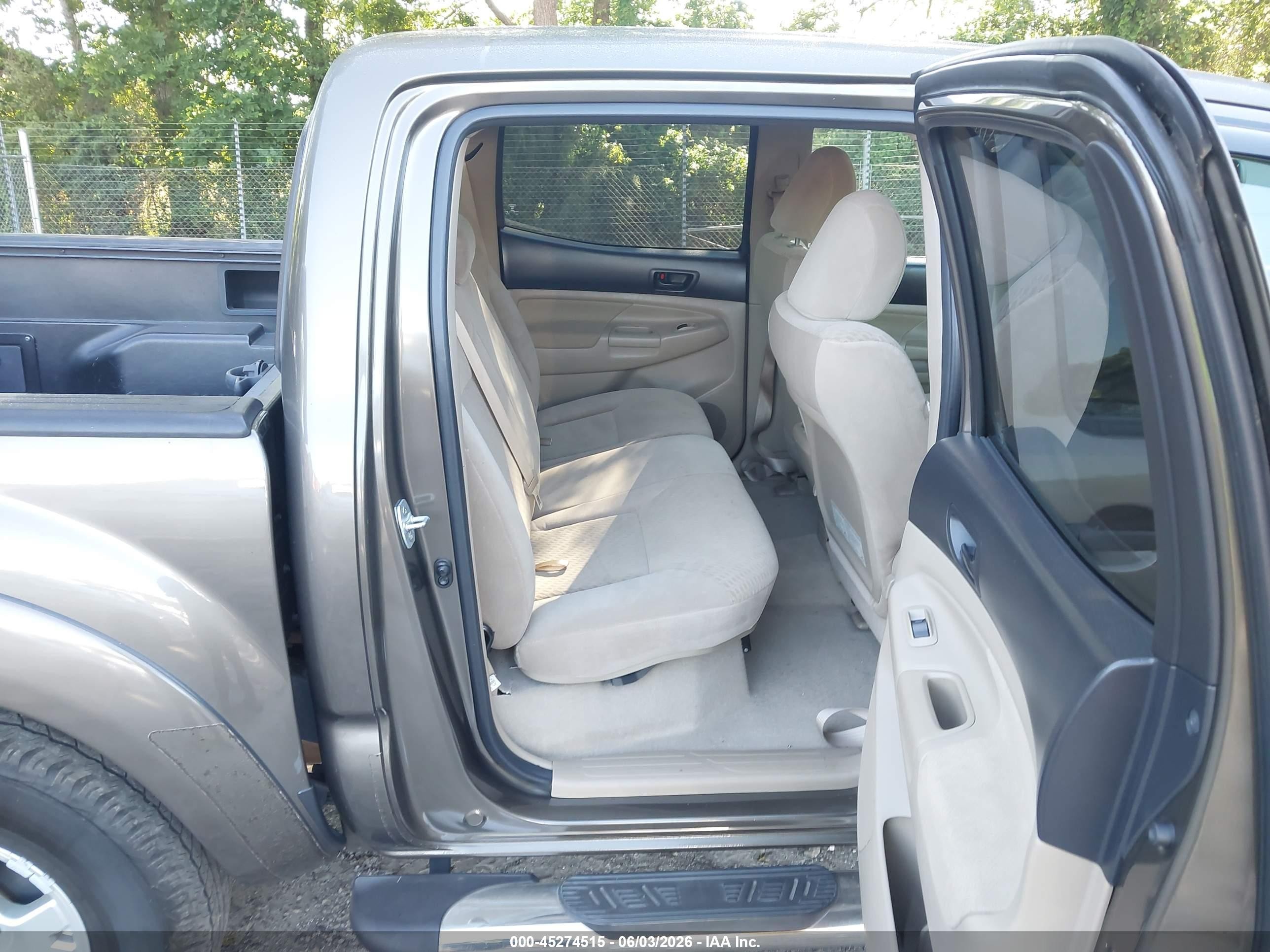 2011 Toyota Tacoma Prerunner V6 Gray vin: 3TMJU4GN1BM113215