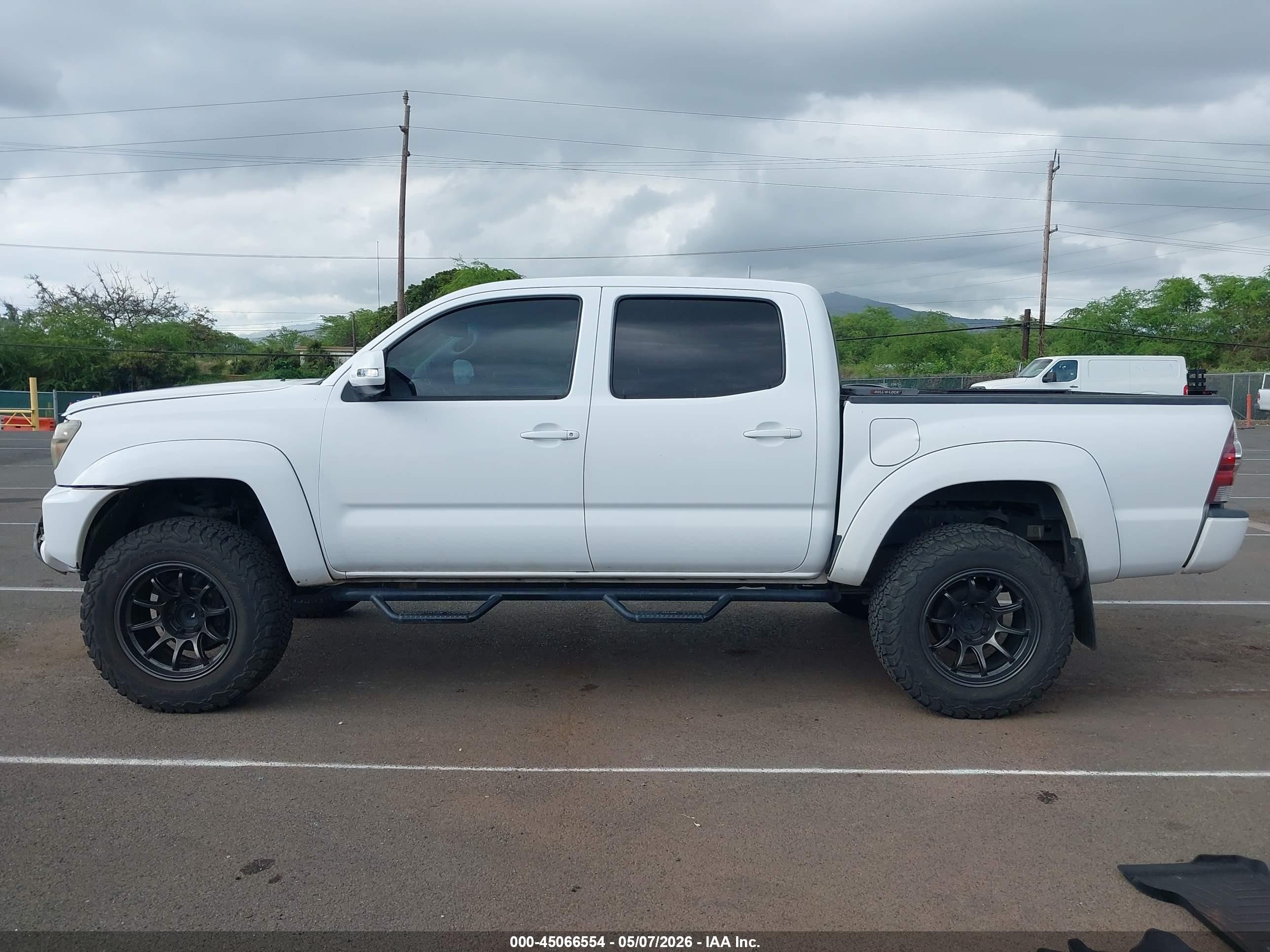 2012 Toyota Tacoma Prerunner V6 White vin: 3TMJU4GN1CM129612