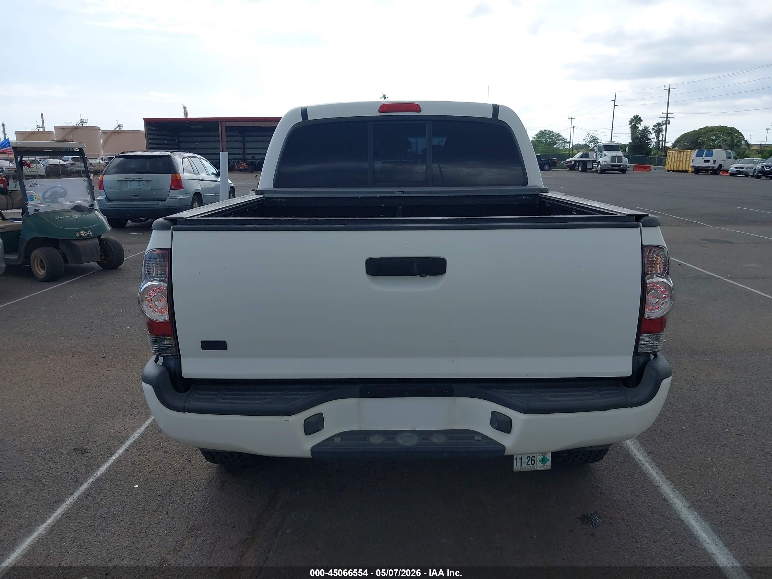 2012 Toyota Tacoma Prerunner V6 White vin: 3TMJU4GN1CM129612
