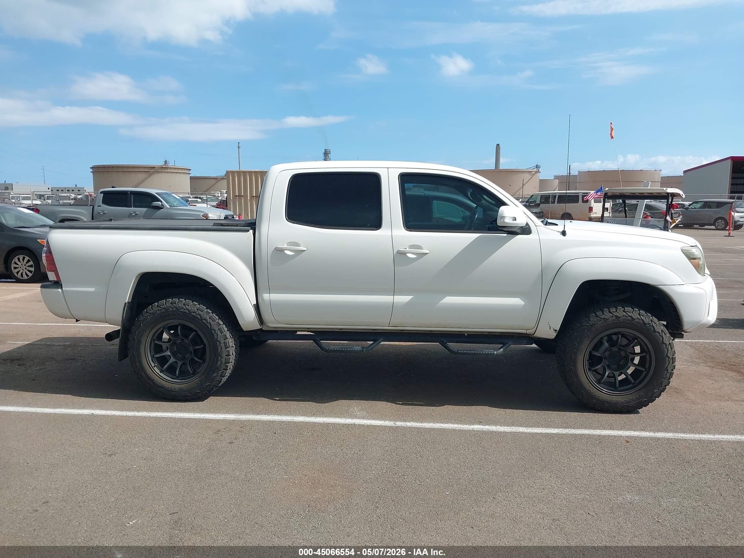 2012 Toyota Tacoma Prerunner V6 White vin: 3TMJU4GN1CM129612