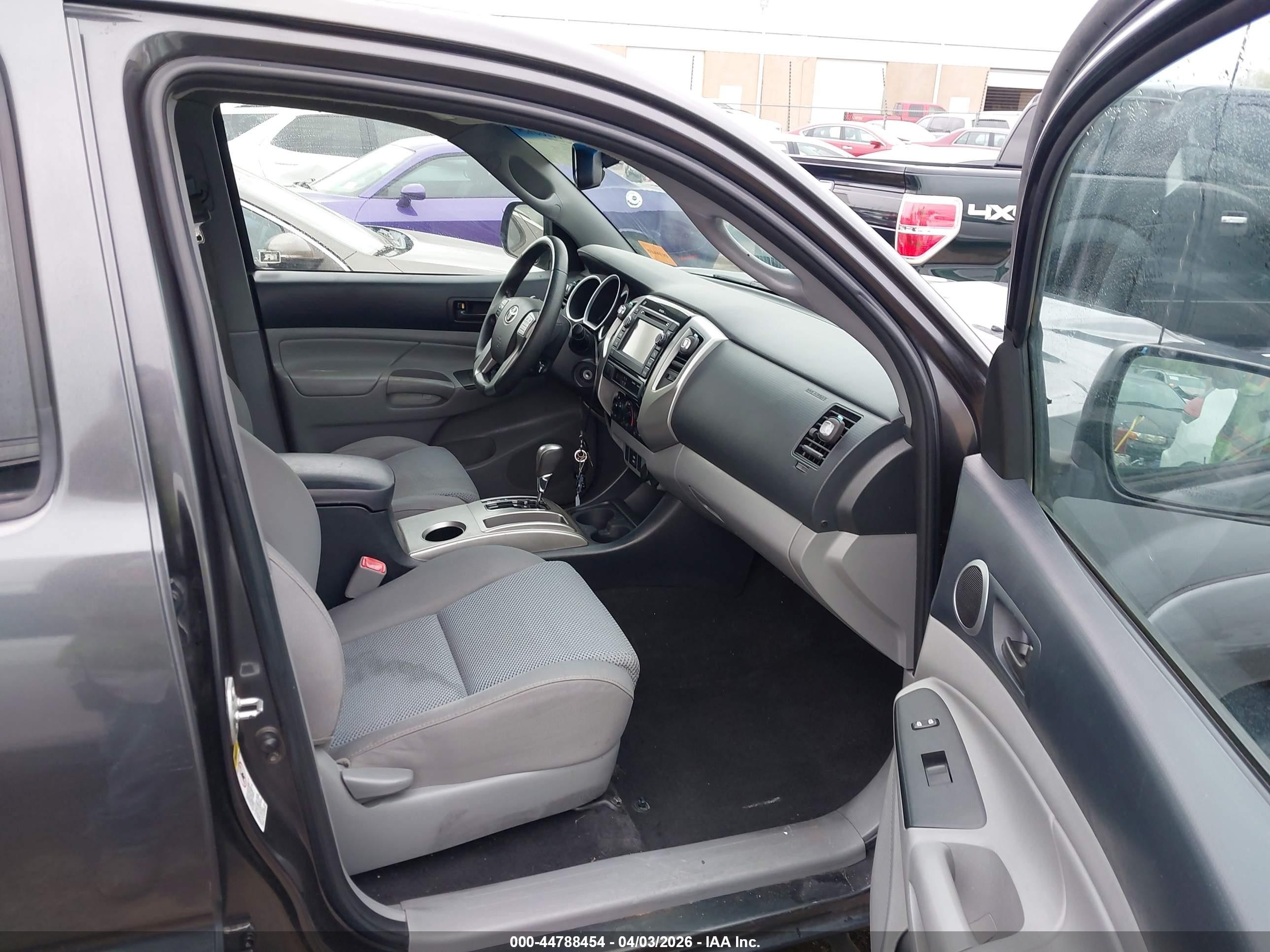2013 Toyota Tacoma Prerunner V6 Gray vin: 3TMJU4GN1DM151286