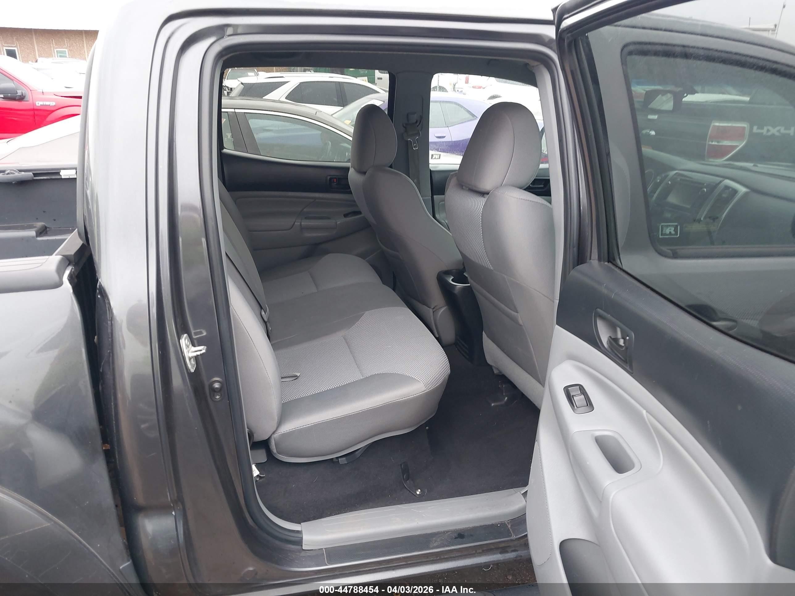 2013 Toyota Tacoma Prerunner V6 Gray vin: 3TMJU4GN1DM151286