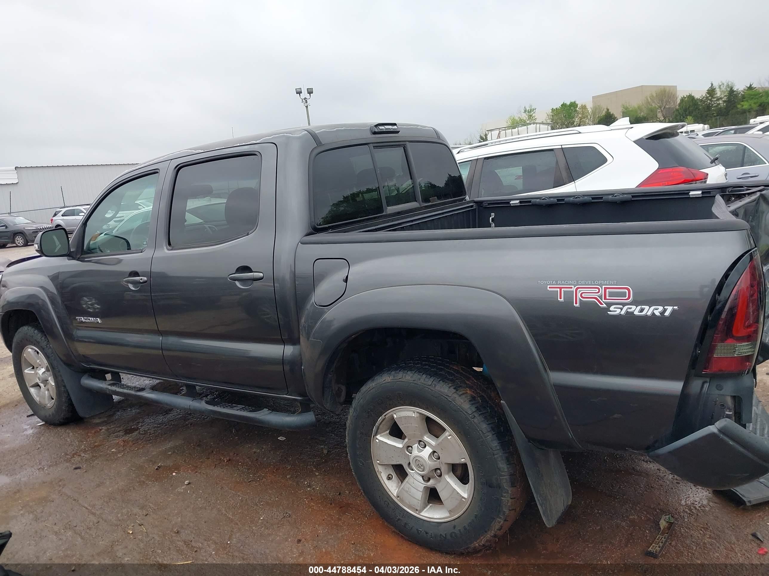 2013 Toyota Tacoma Prerunner V6 Gray vin: 3TMJU4GN1DM151286