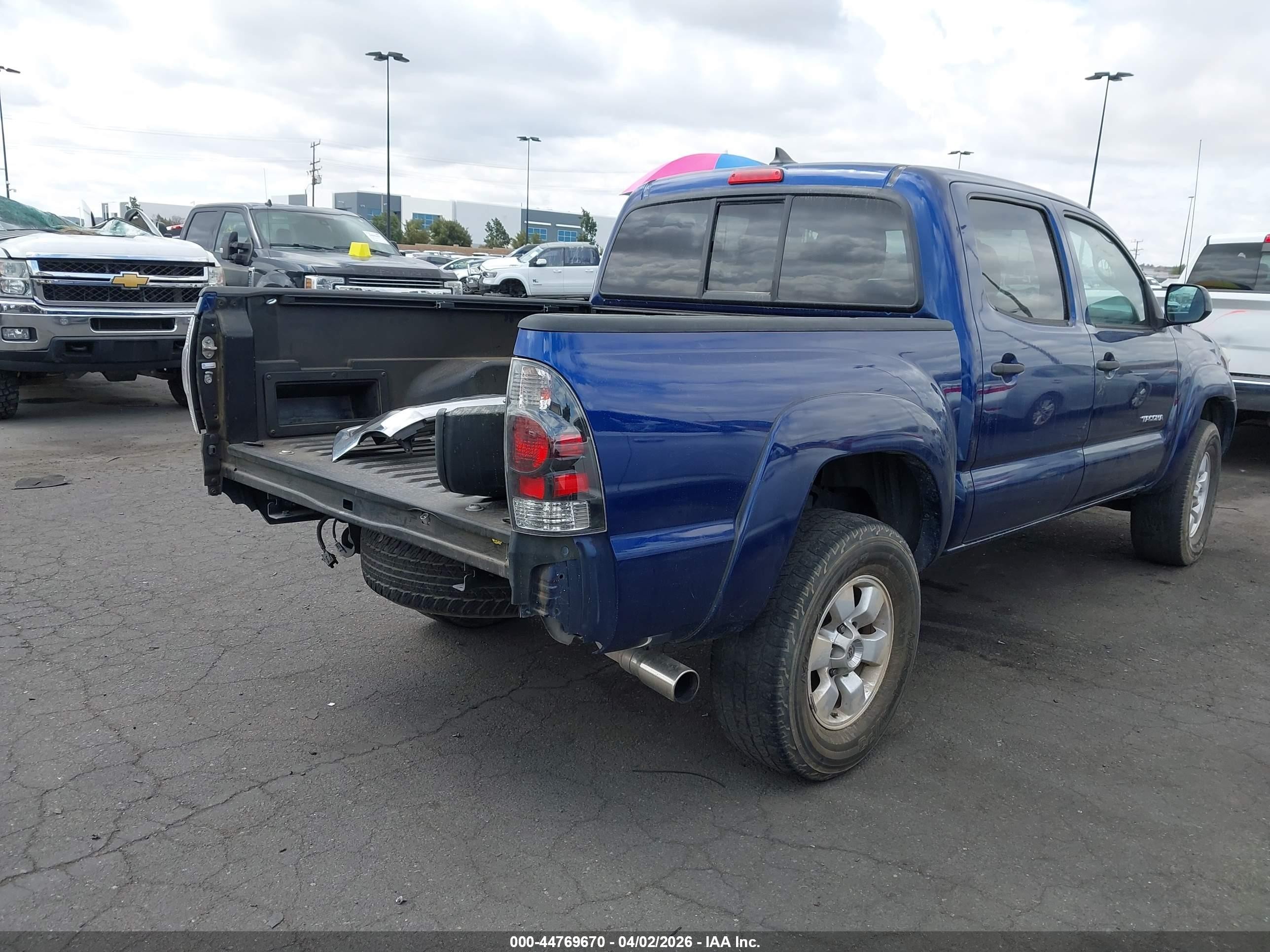 2015 Toyota Tacoma Prerunner V6 Dark Blue vin: 3TMJU4GN1FM186770