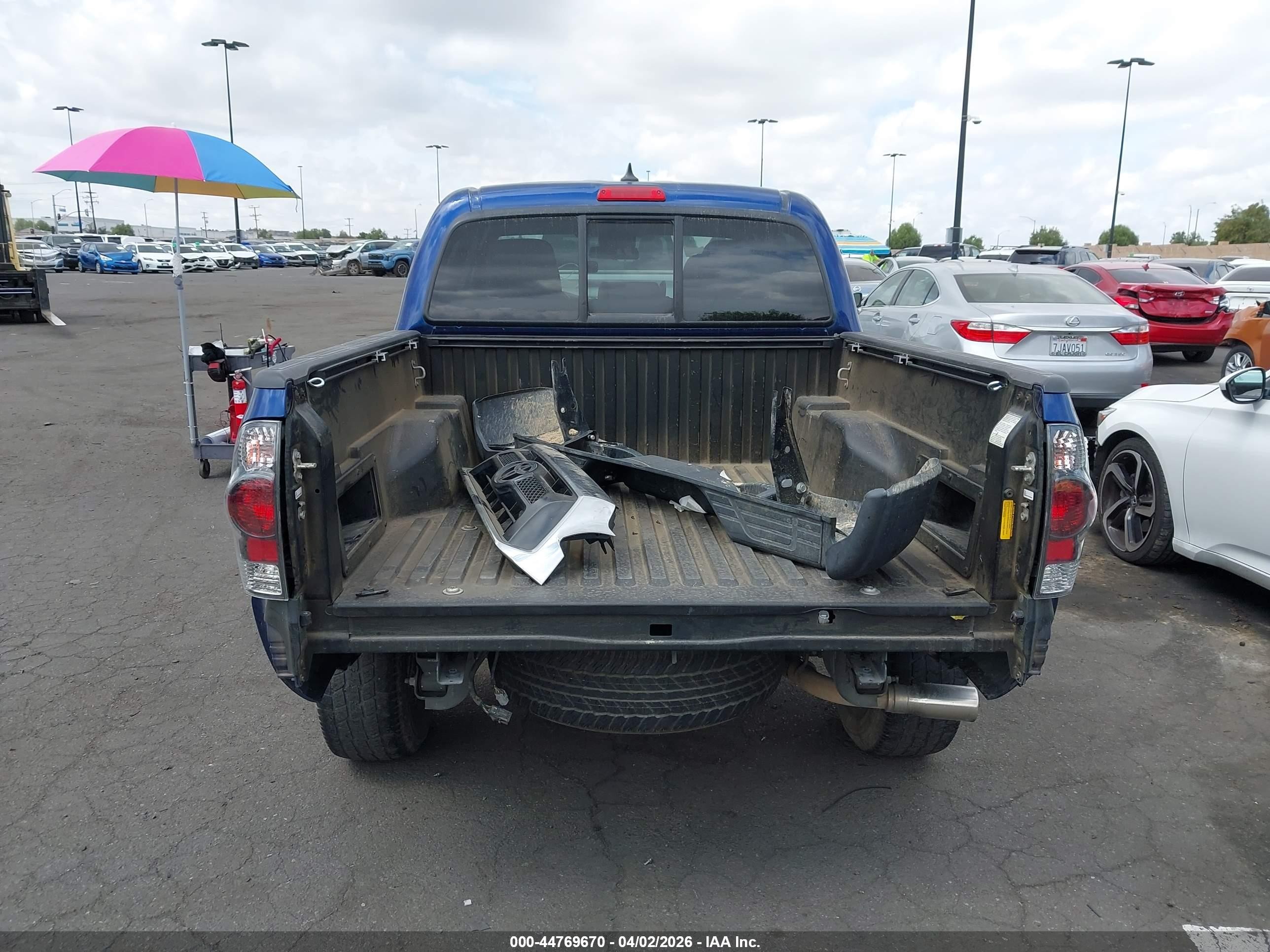 2015 Toyota Tacoma Prerunner V6 Dark Blue vin: 3TMJU4GN1FM186770