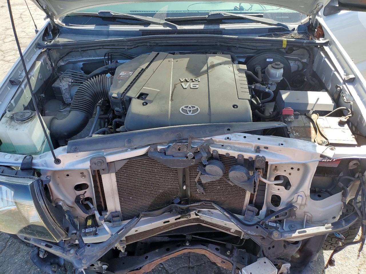 2010 Toyota Tacoma Double Cab Prerunner Silver vin: 3TMJU4GN2AM101976