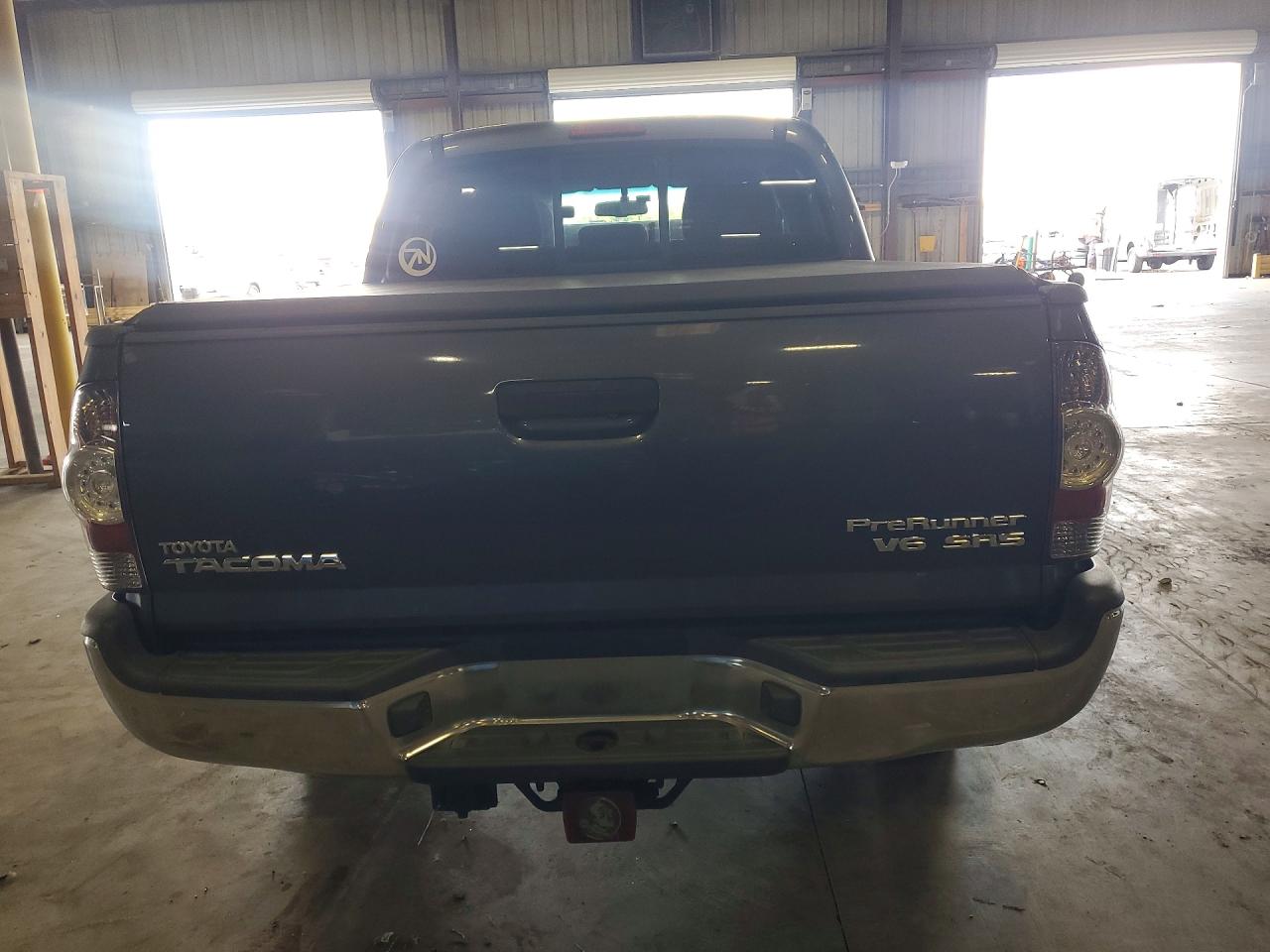 2011 Toyota Tacoma Double Cab Prerunner Gray vin: 3TMJU4GN2BM111795