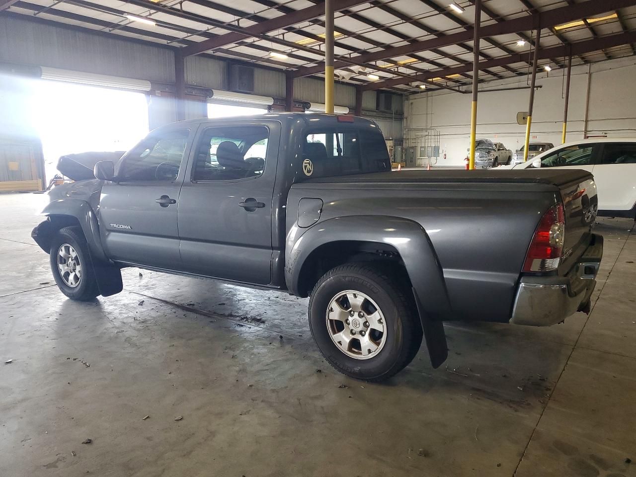 2011 Toyota Tacoma Double Cab Prerunner Gray vin: 3TMJU4GN2BM111795