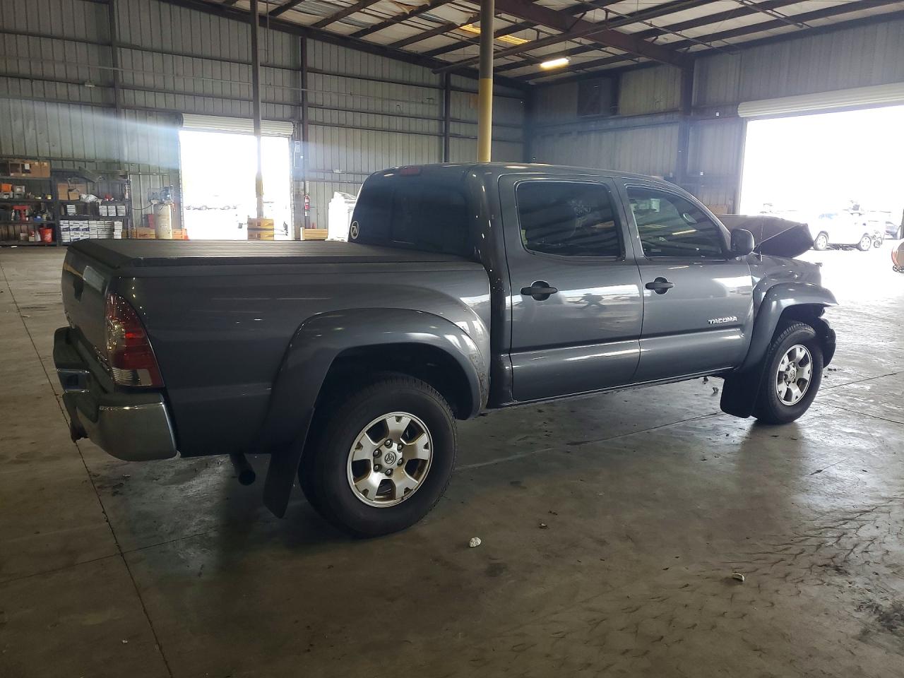 2011 Toyota Tacoma Double Cab Prerunner Gray vin: 3TMJU4GN2BM111795