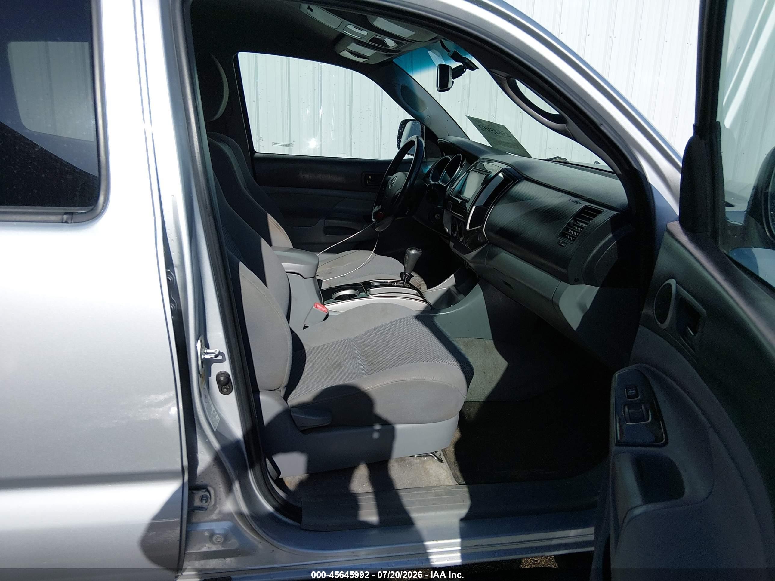 2011 Toyota Tacoma Prerunner V6 Silver vin: 3TMJU4GN2BM119900