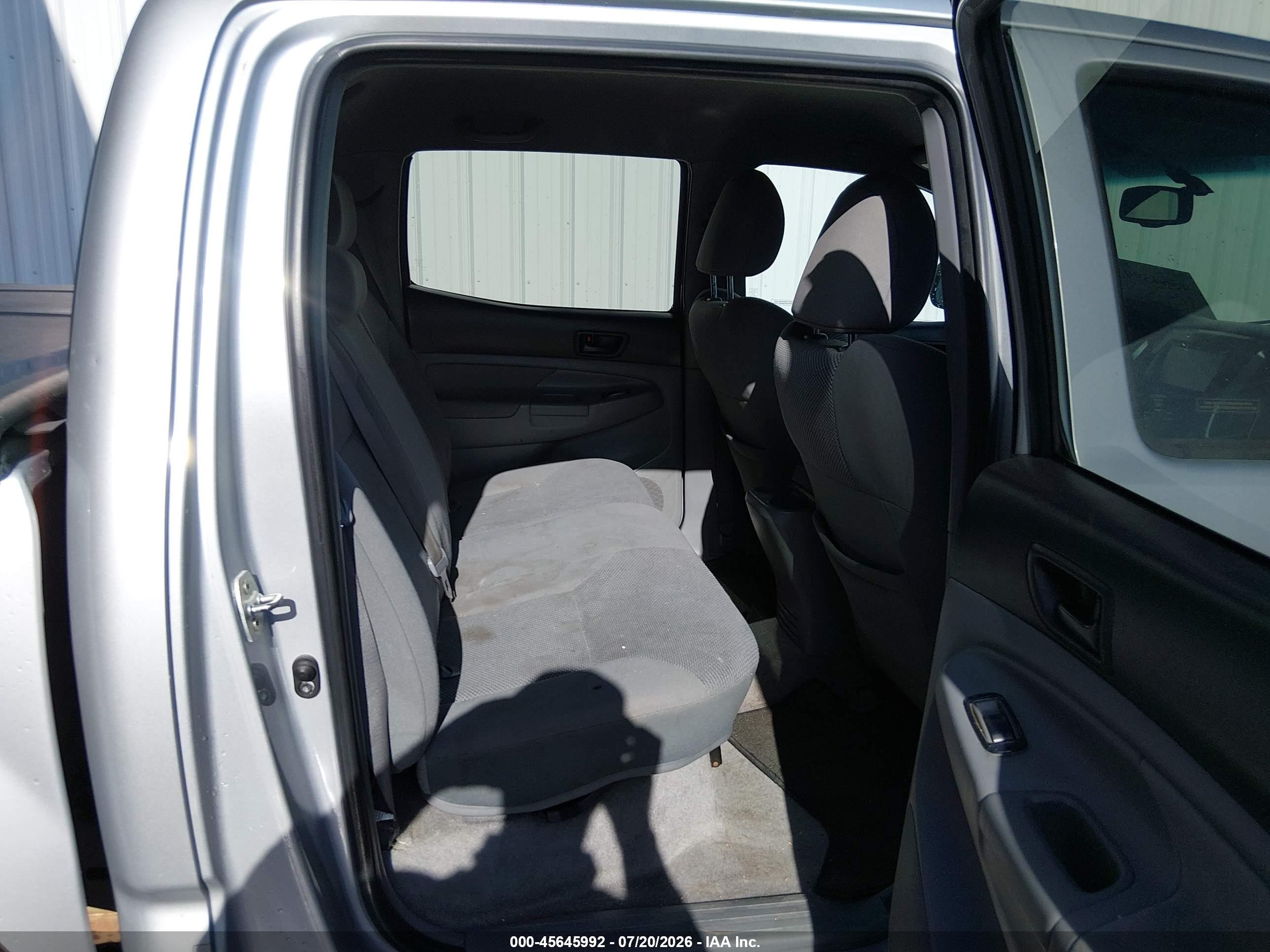 2011 Toyota Tacoma Prerunner V6 Silver vin: 3TMJU4GN2BM119900