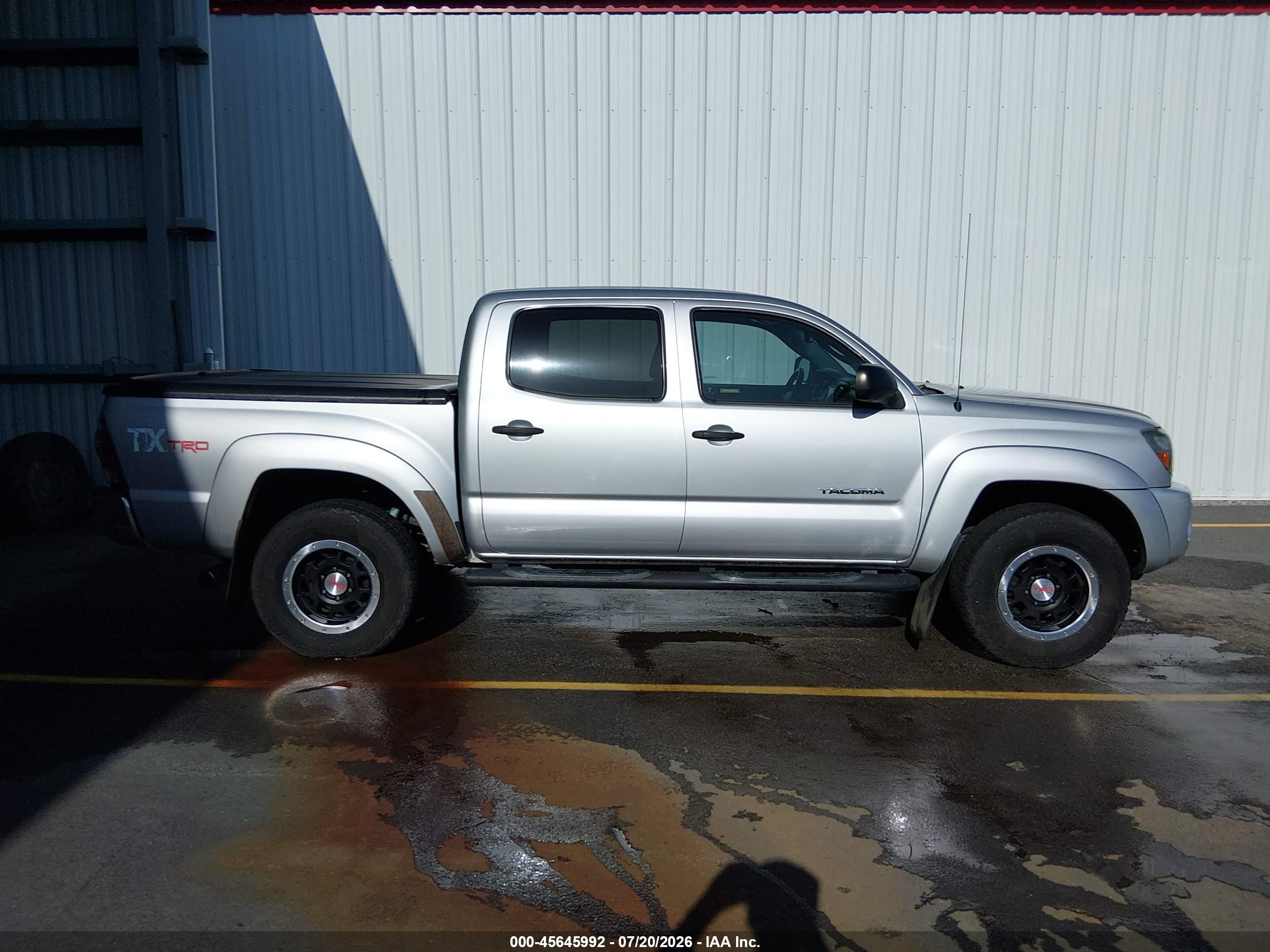 2011 Toyota Tacoma Prerunner V6 Silver vin: 3TMJU4GN2BM119900