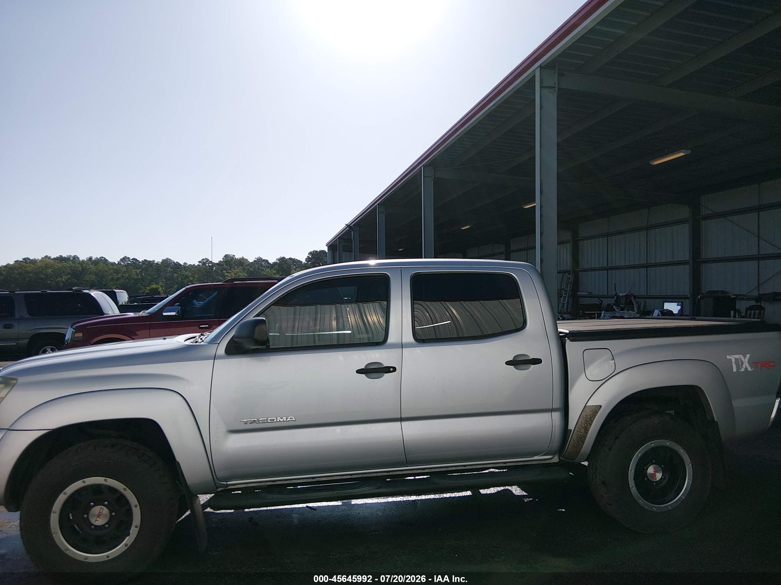 2011 Toyota Tacoma Prerunner V6 Silver vin: 3TMJU4GN2BM119900