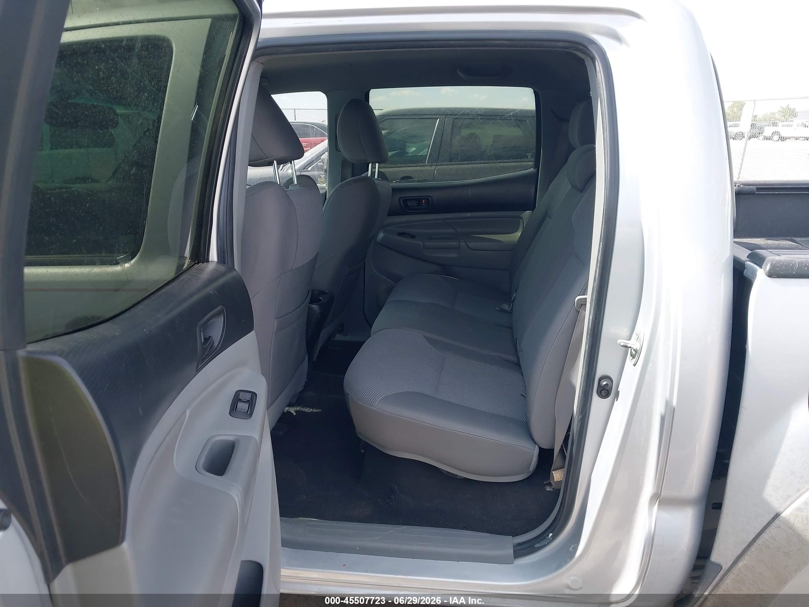 2012 Toyota Tacoma Prerunner V6 Silver vin: 3TMJU4GN2CM128968