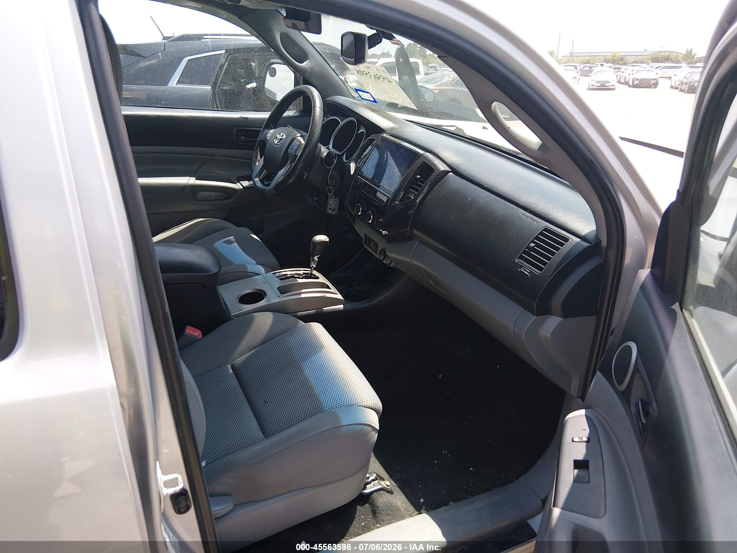 2012 Toyota Tacoma Prerunner V6 Silver vin: 3TMJU4GN2CM132342