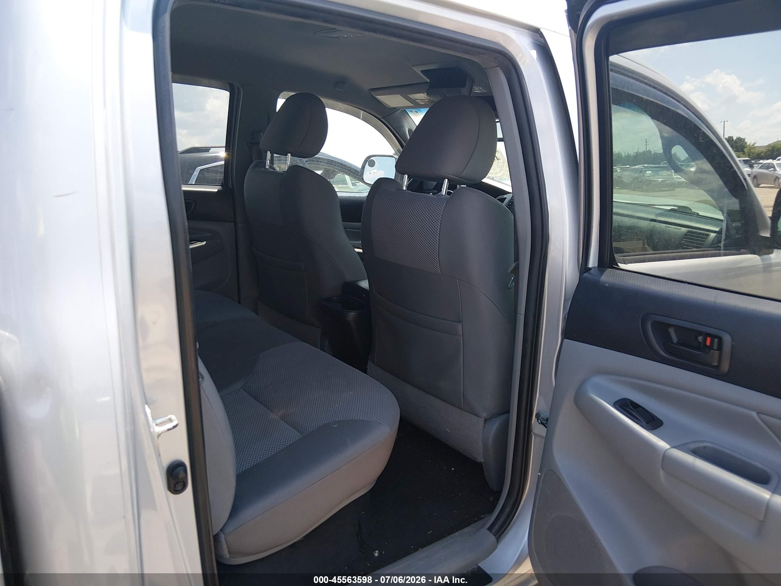 2012 Toyota Tacoma Prerunner V6 Silver vin: 3TMJU4GN2CM132342